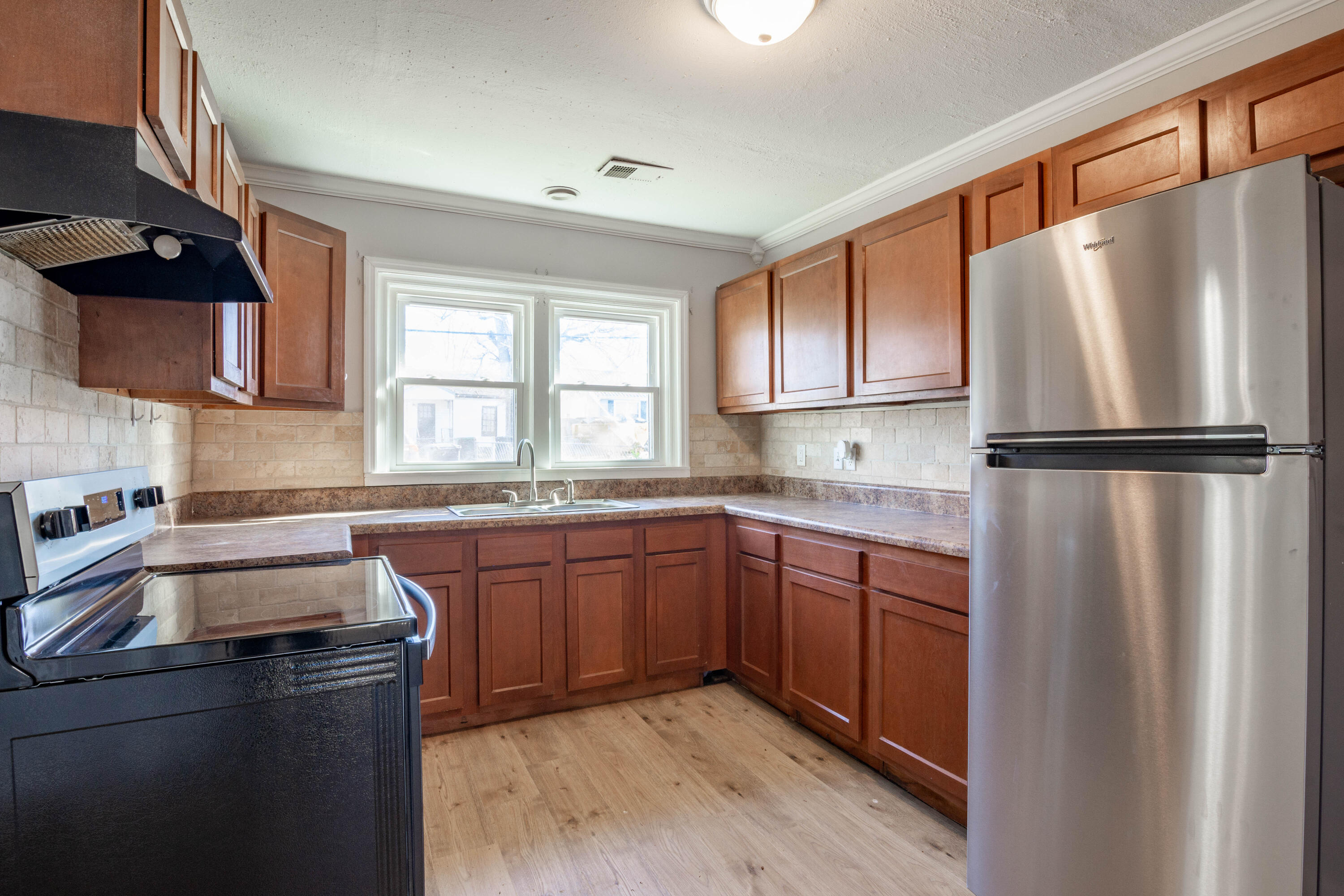 1663 Keeble Street Property Photo 9