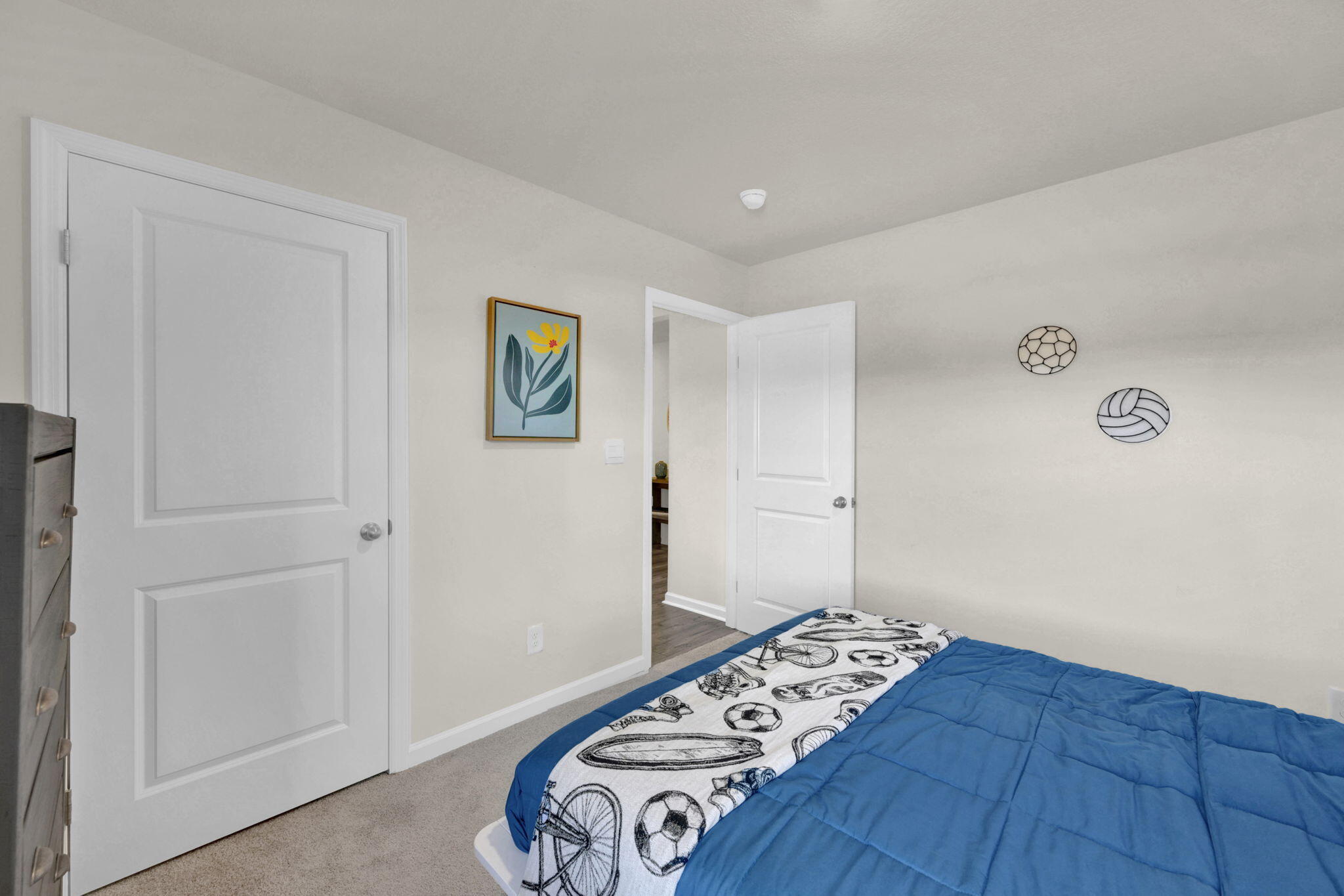 10660 Prairie Lake Drive Property Photo 8