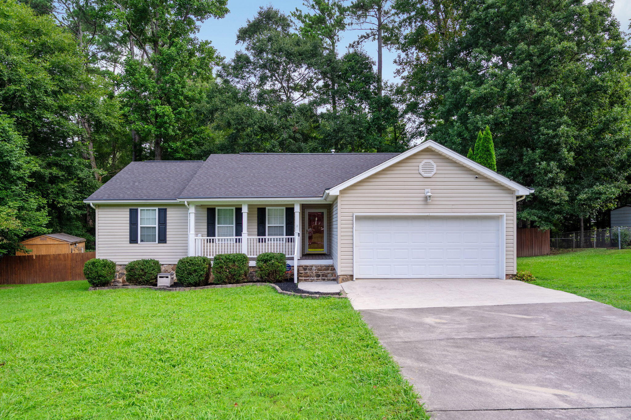 109 Oak Ridge Drive Property Photo 1