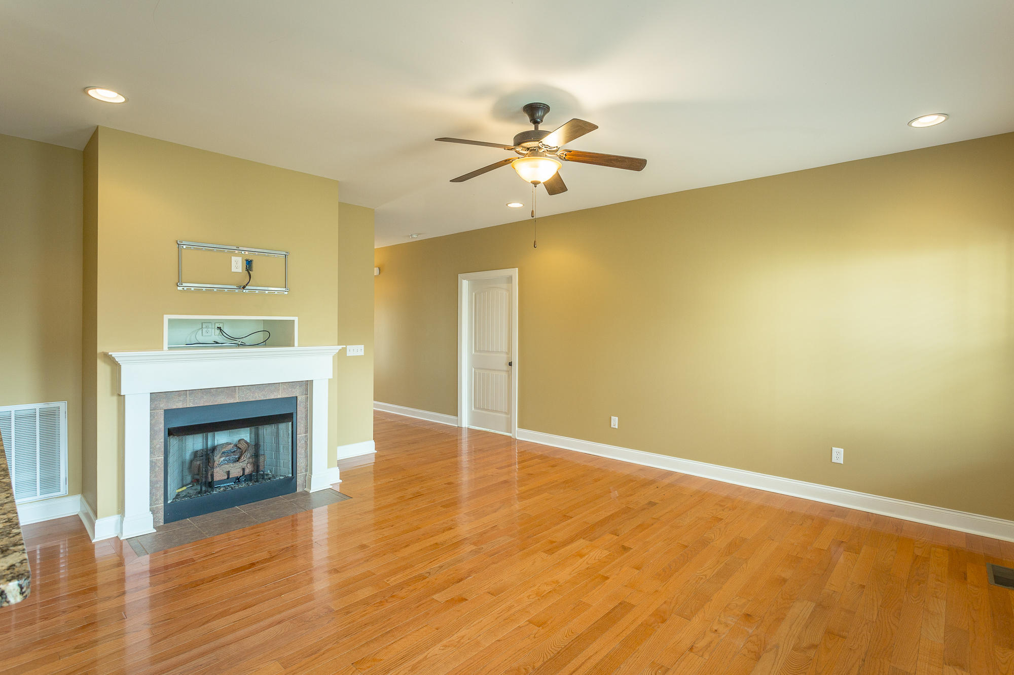 878 Windrush Loop Property Photo 8