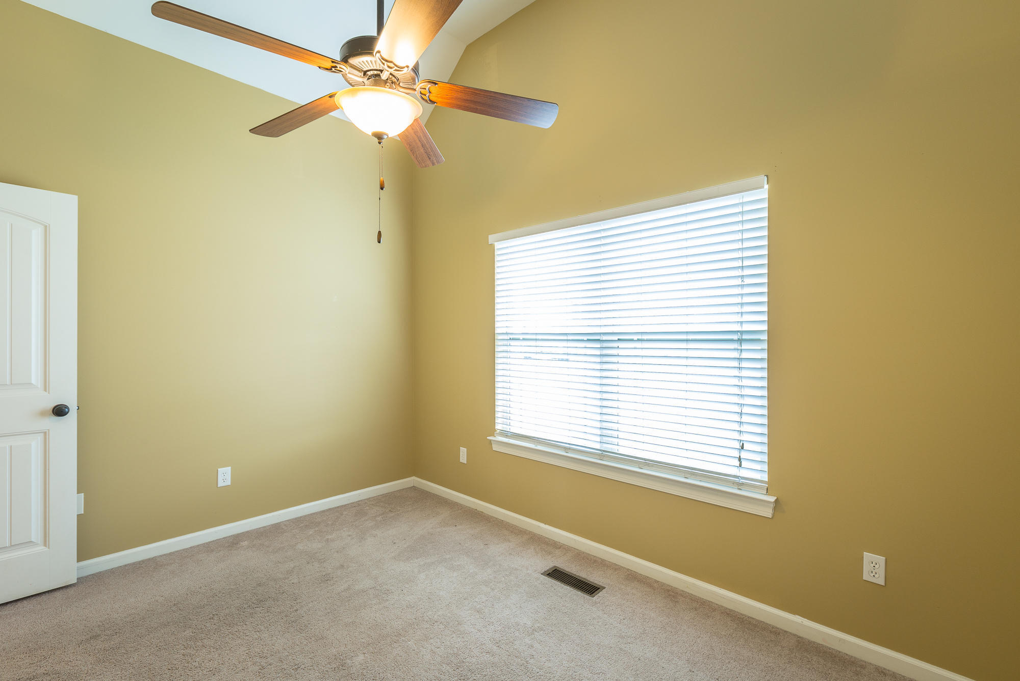 878 Windrush Loop Property Photo 27