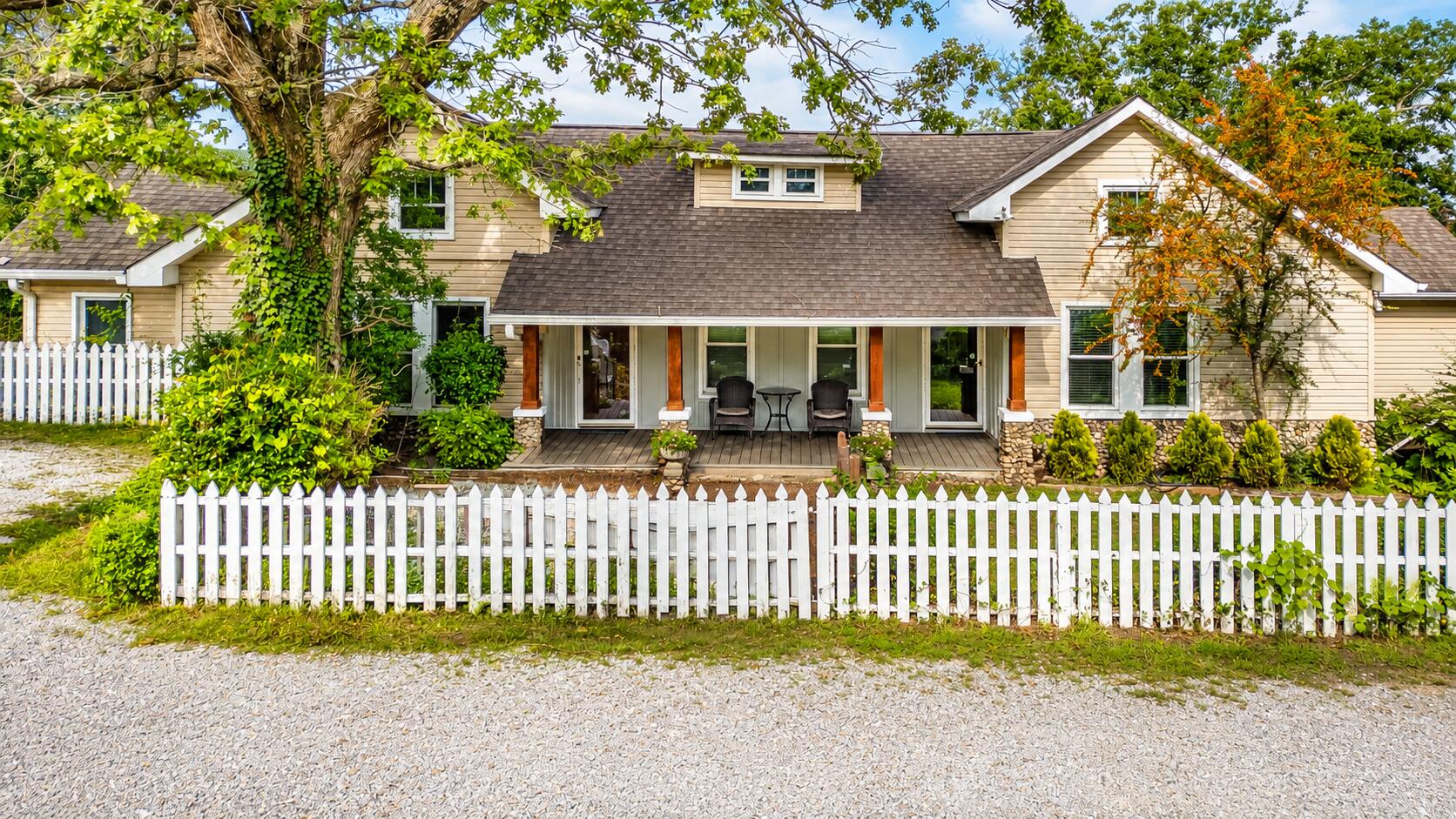 549 S Crest Road Property Photo 1