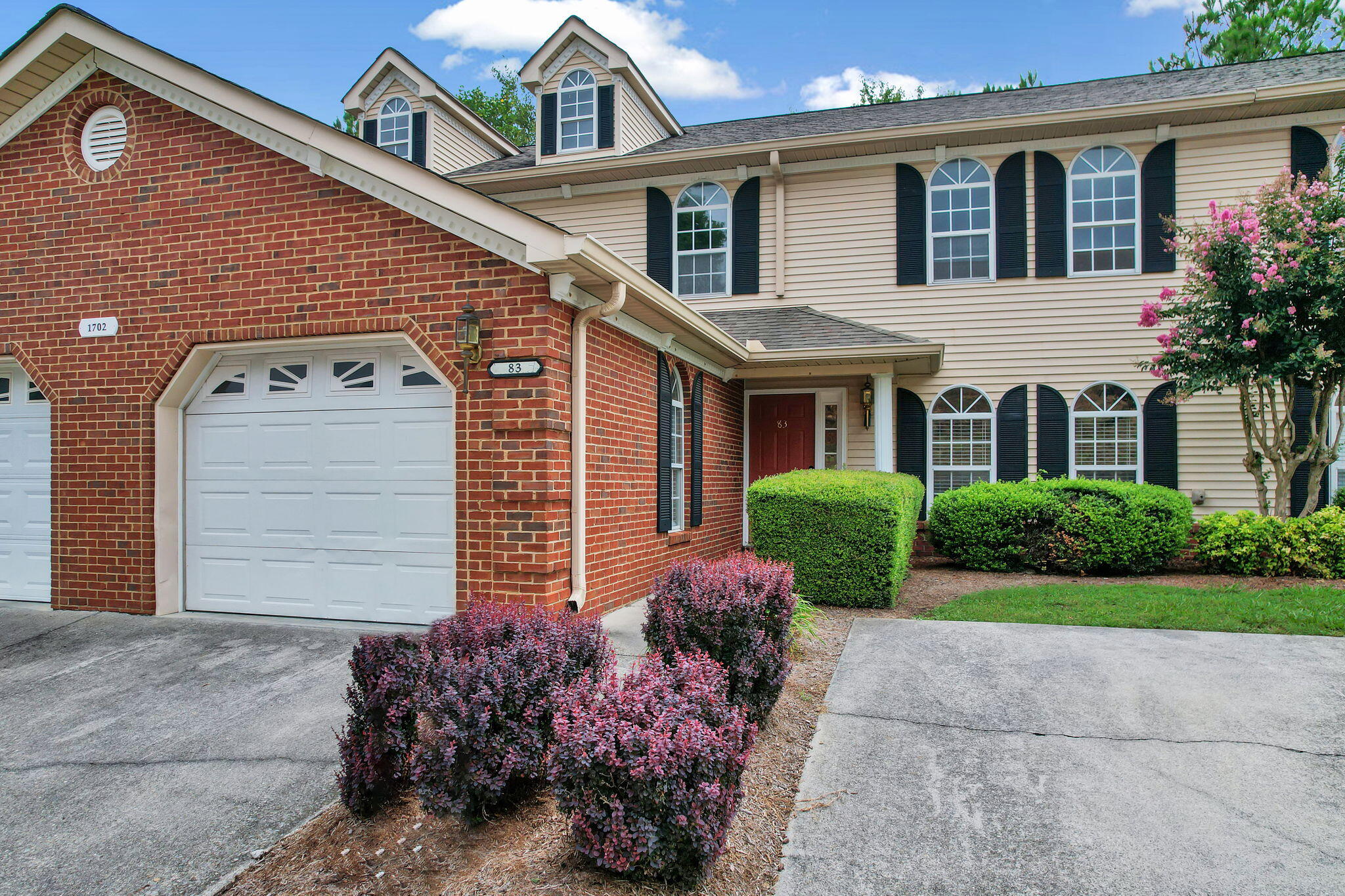 1702 Chestnut Oak Drive Property Photo 1