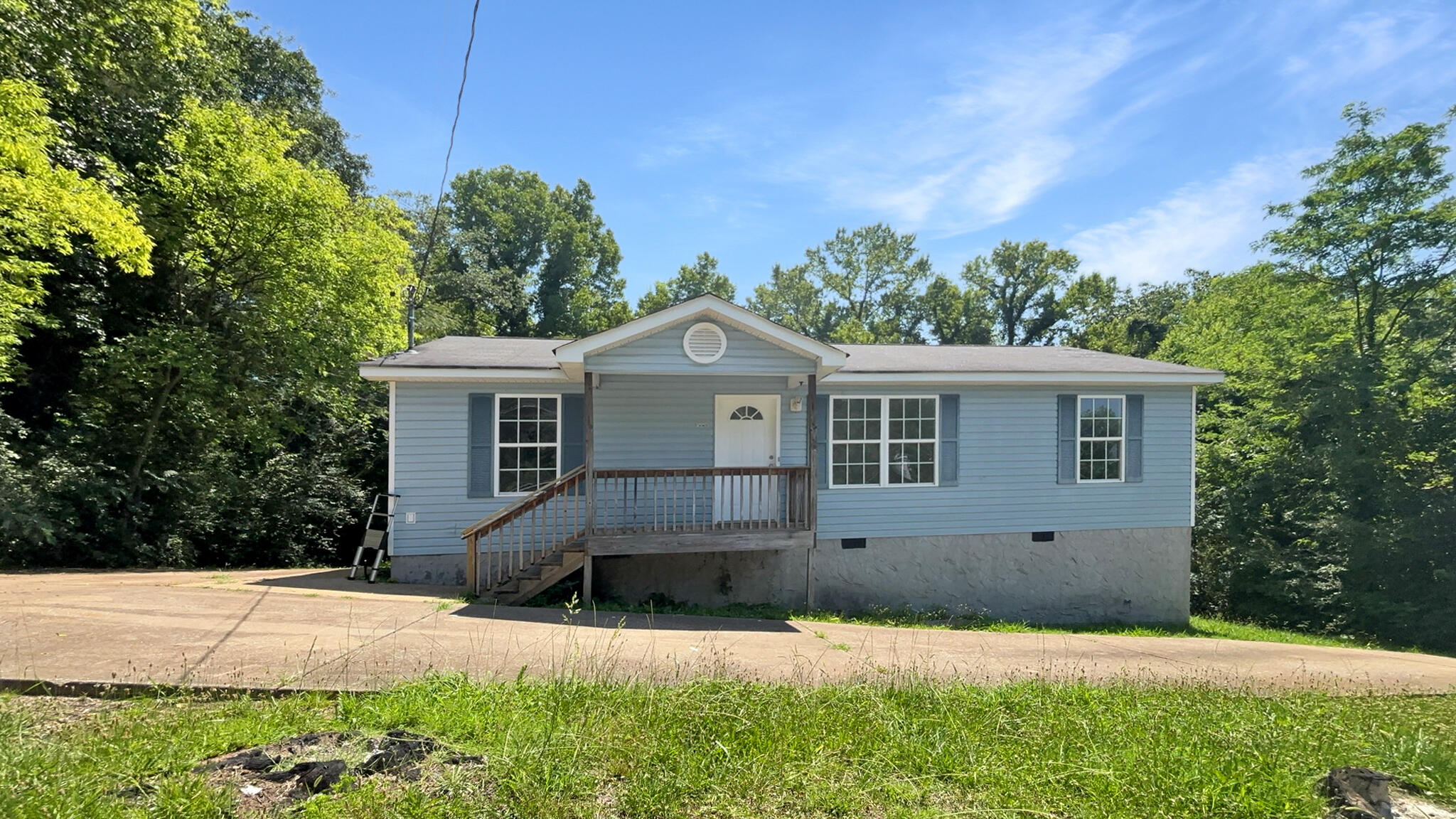 1886 Greenwood Road Property Photo 1