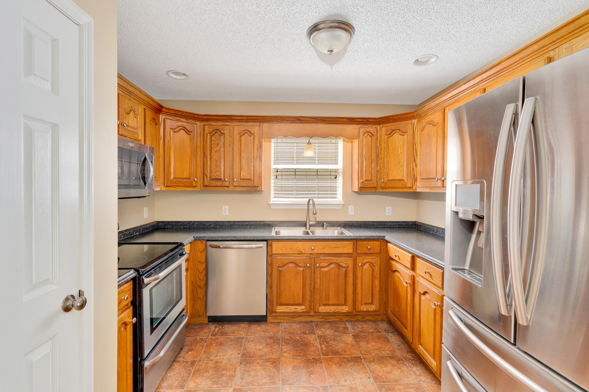 6815 Sawtooth Drive Property Photo 8