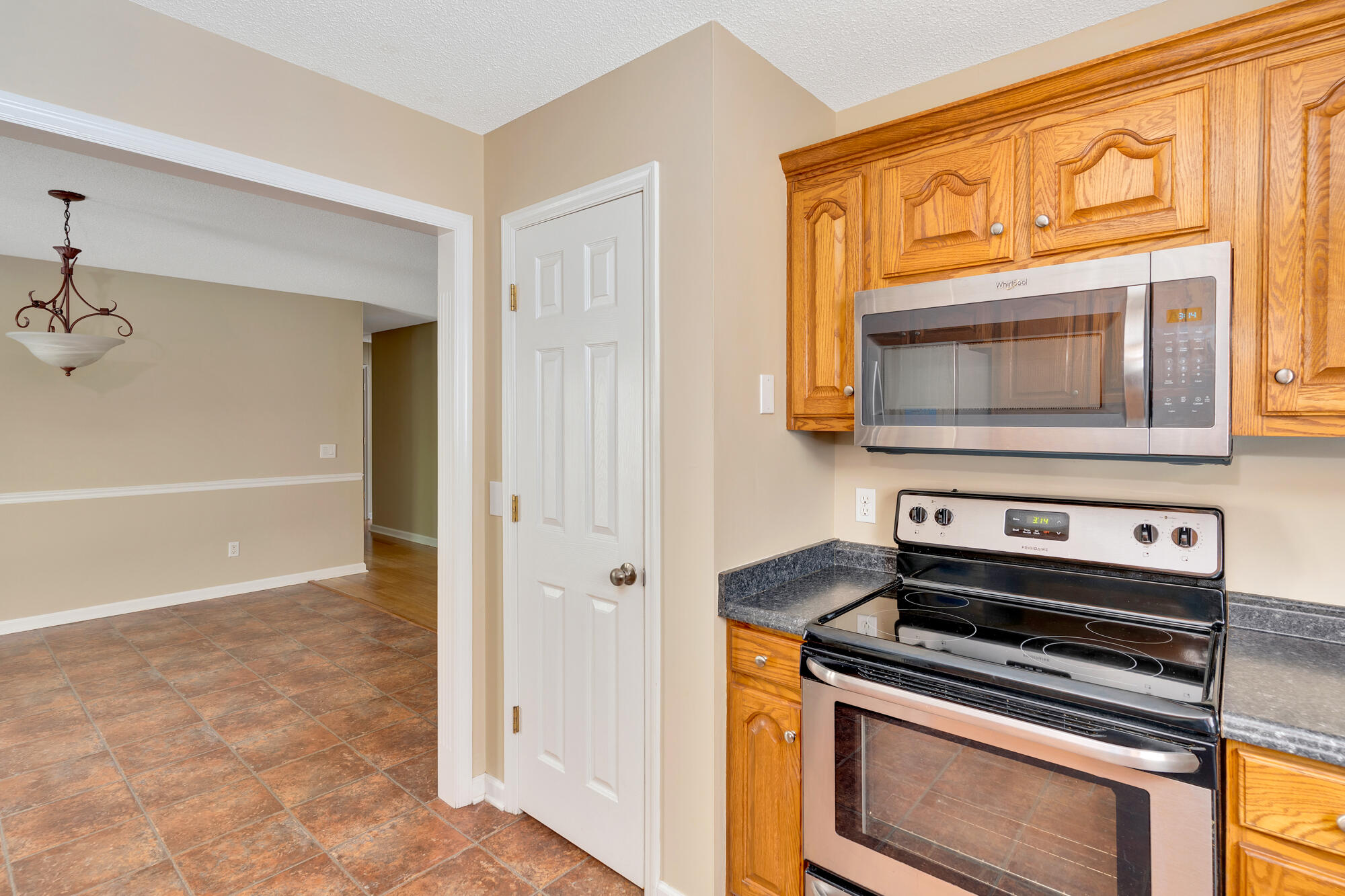 6815 Sawtooth Drive Property Photo 9