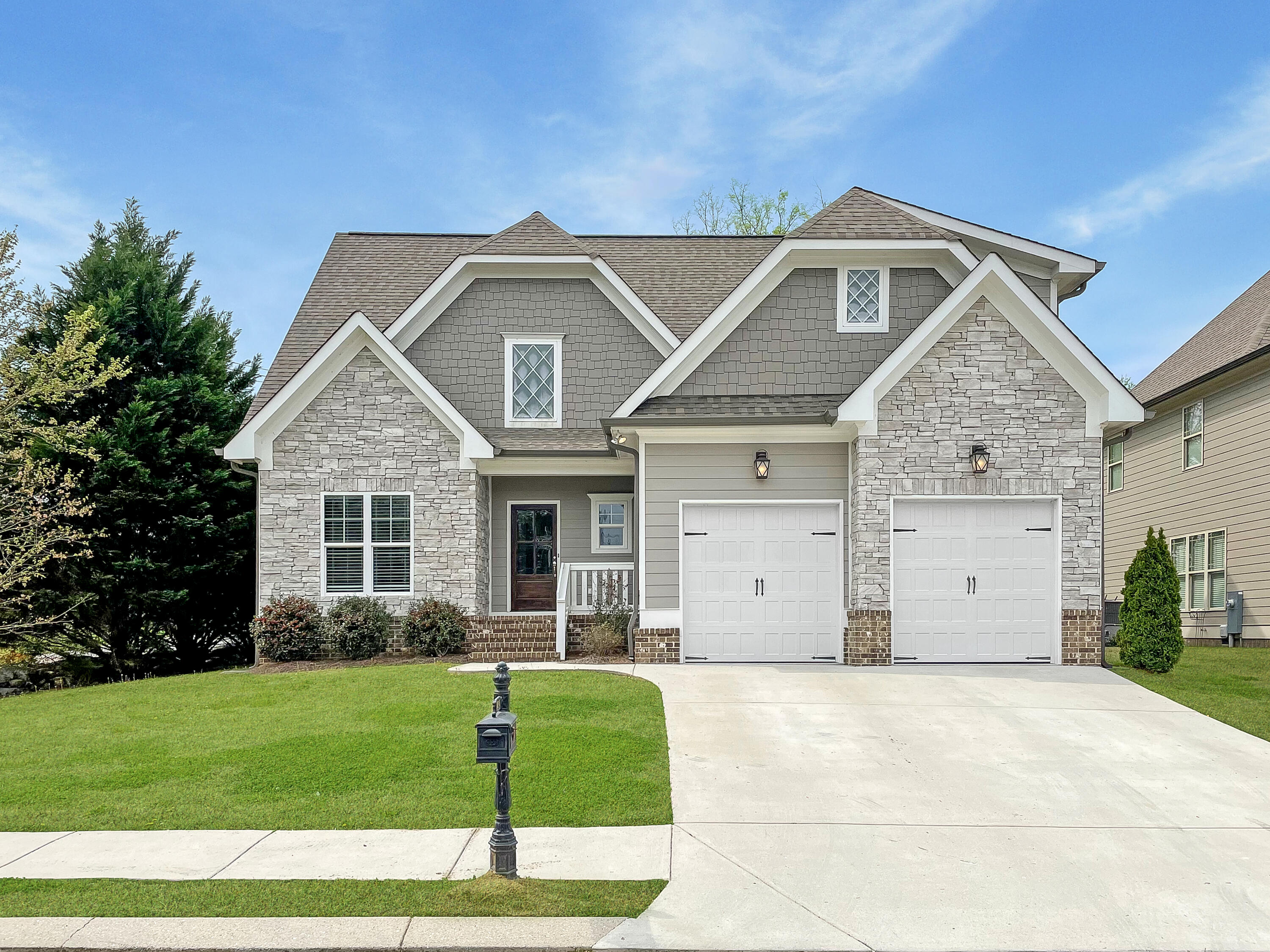 8096 Hodges Way Property Photo 1