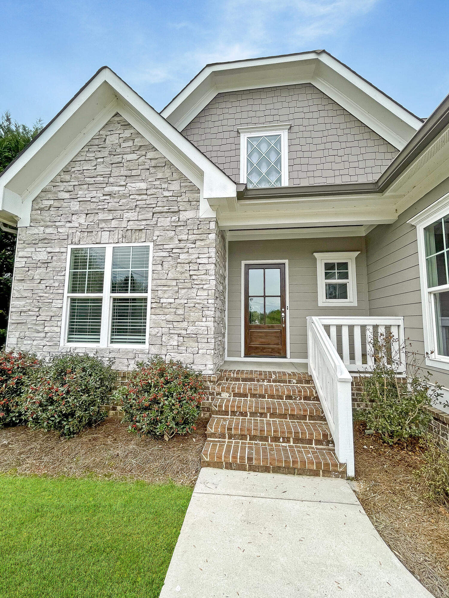 8096 Hodges Way Property Photo 3