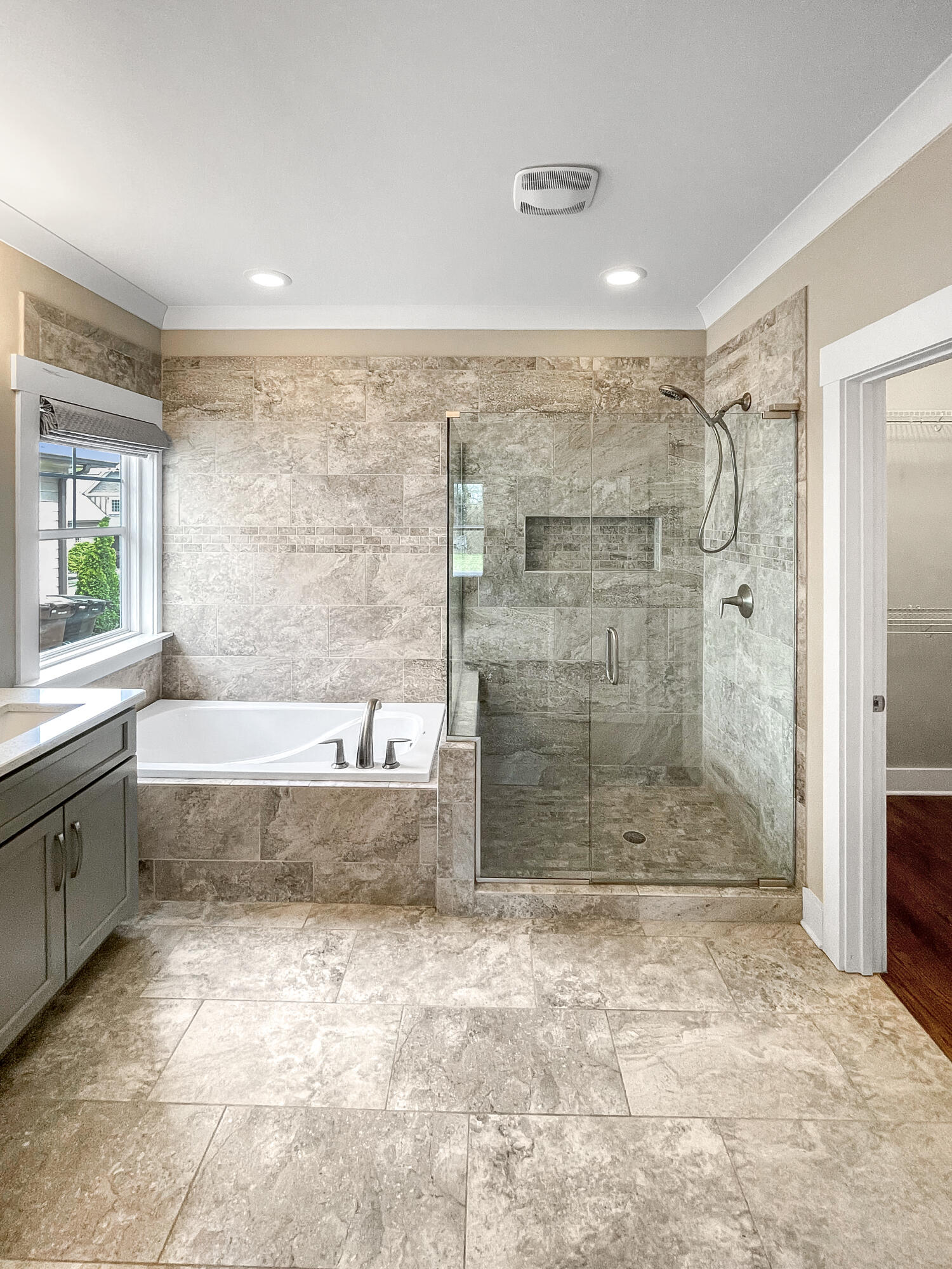 8096 Hodges Way Property Photo 16