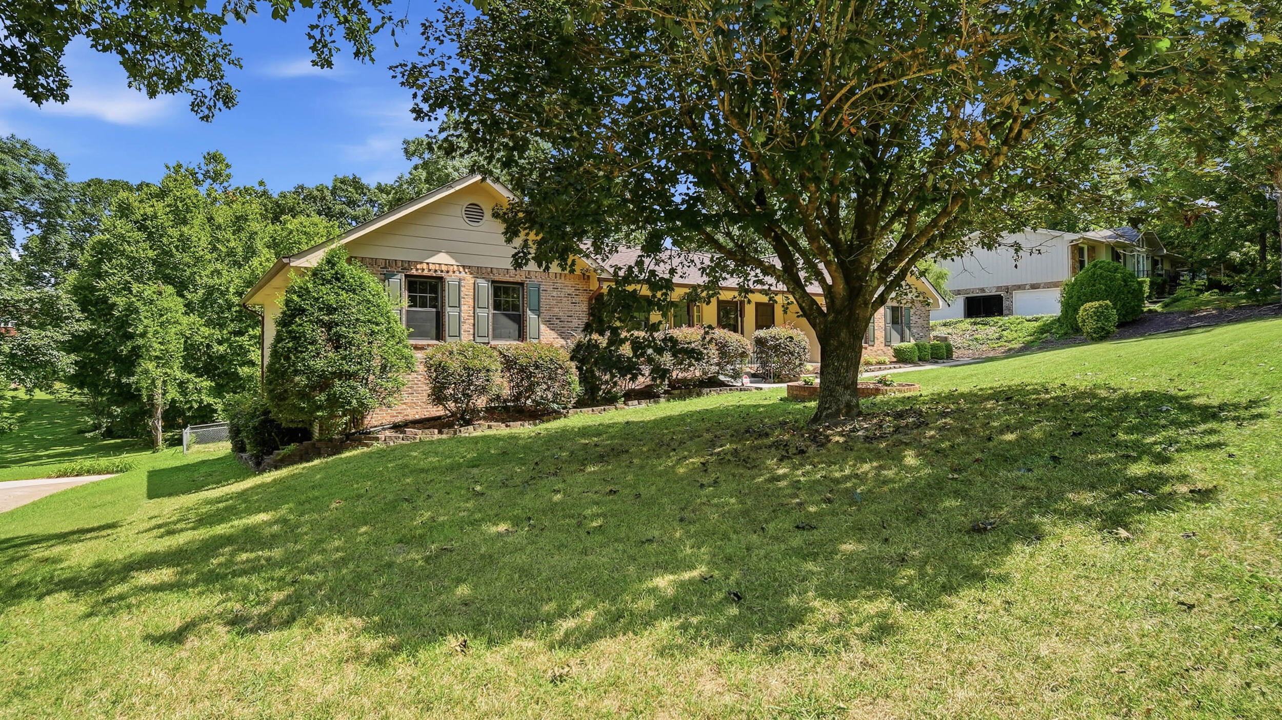 316 Shadow Parkway Property Photo 2
