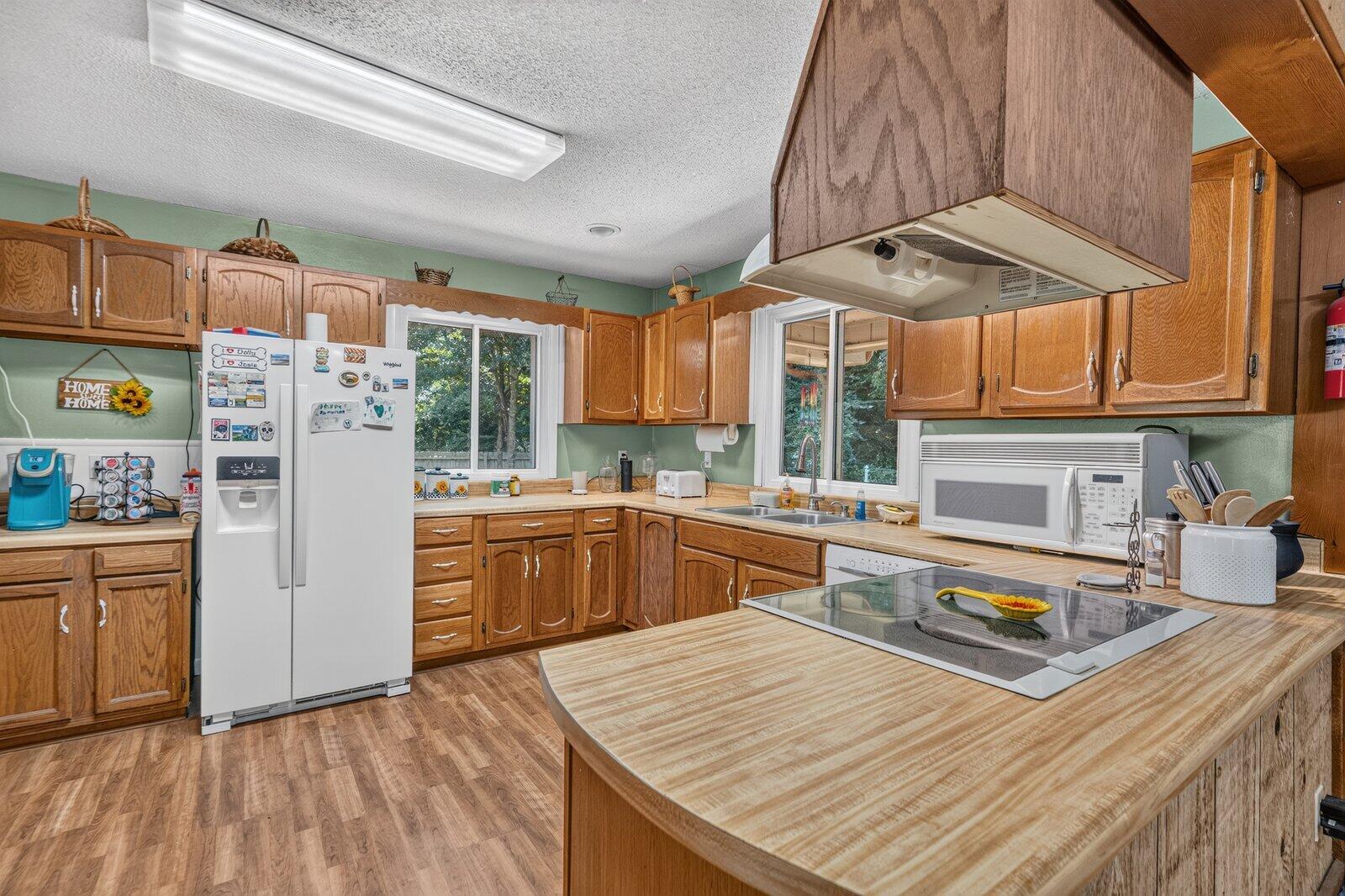 673 Highway 150 Property Photo 11