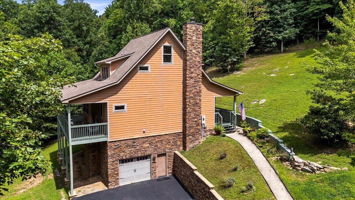 678 Deep Woods Drive Property Photo 1