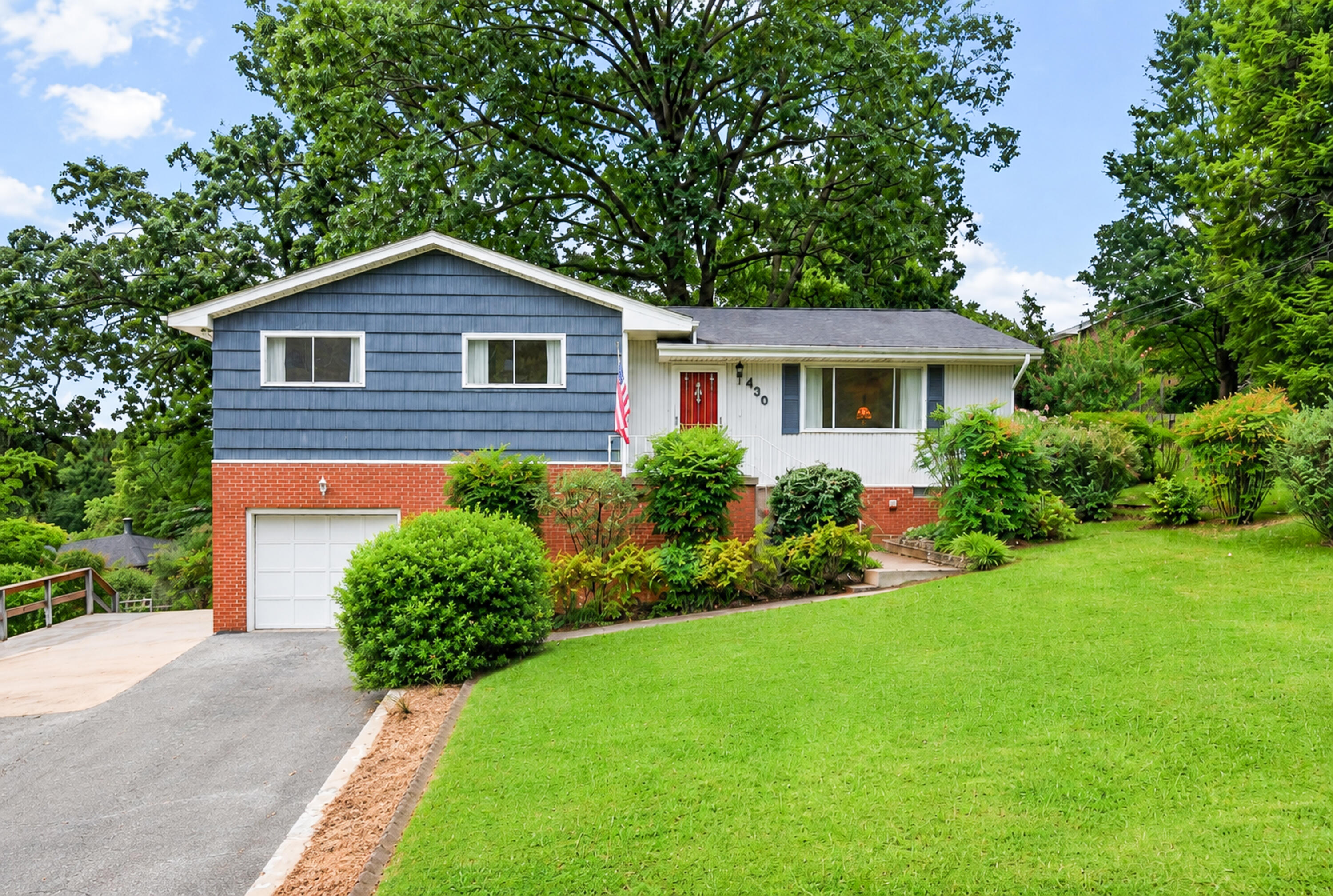 430 Appian Way Property Photo 1