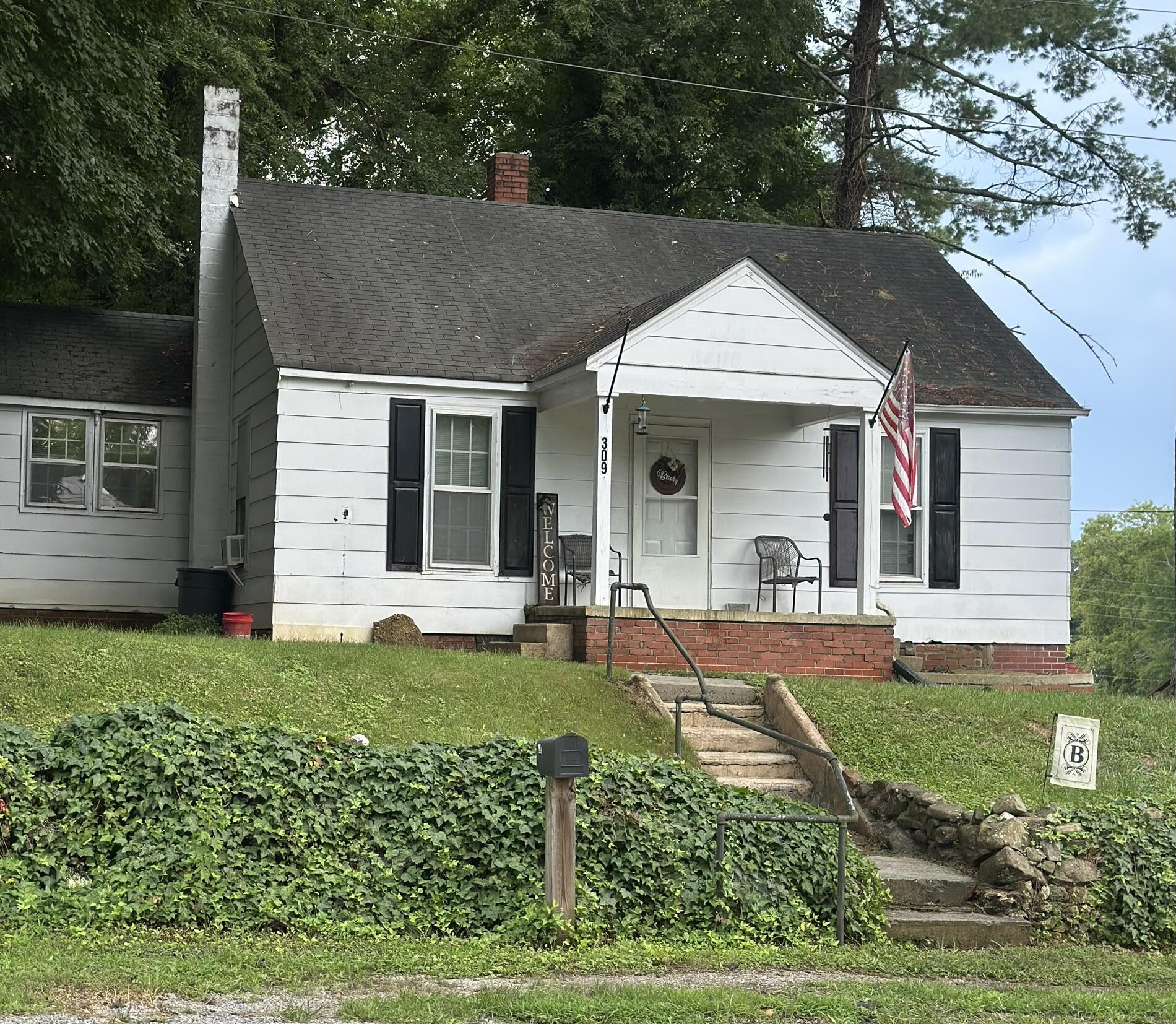 309 Culberson Avenue Property Photo 1