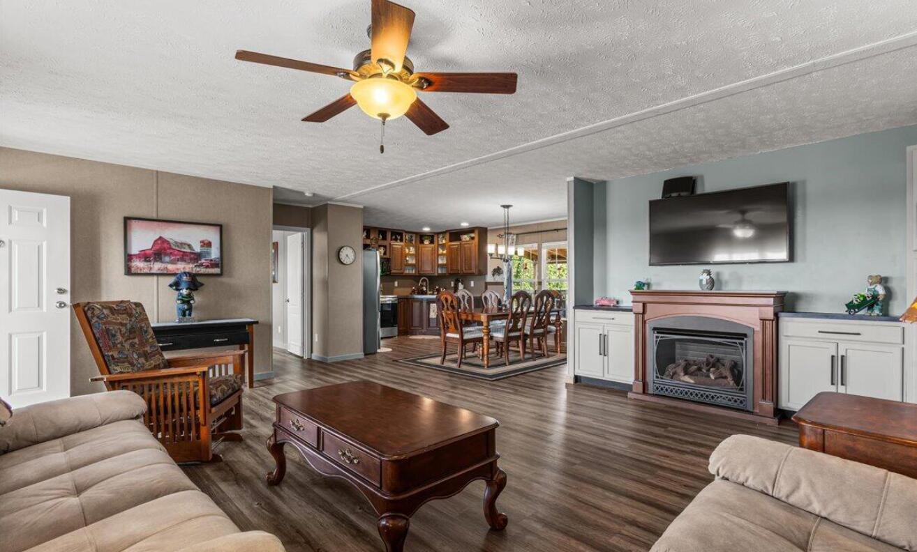 1540858 Property Photo 12