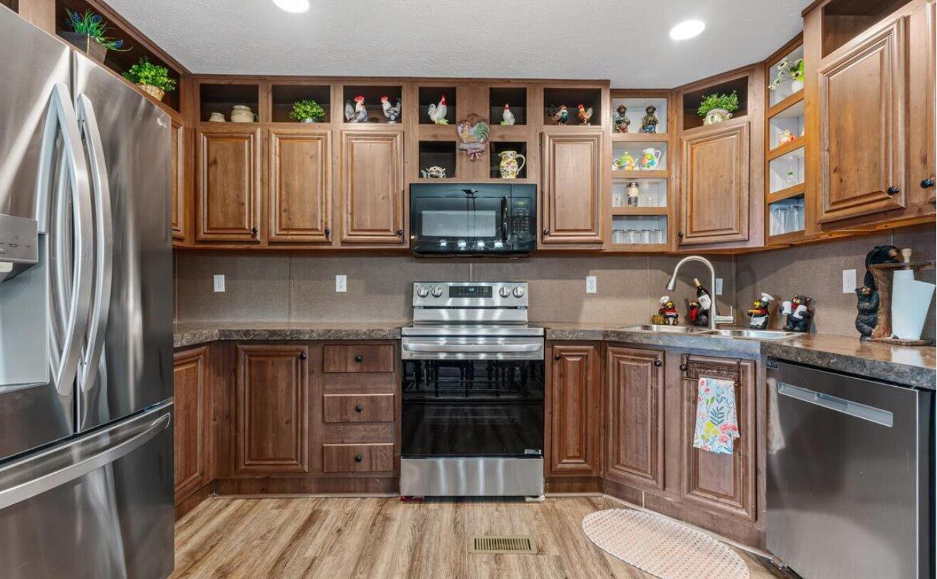 1540858 Property Photo 16