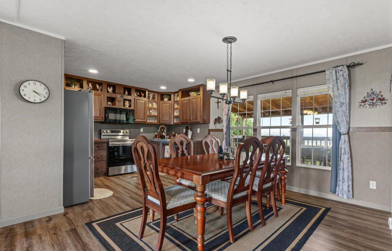 1540858 Property Photo 17