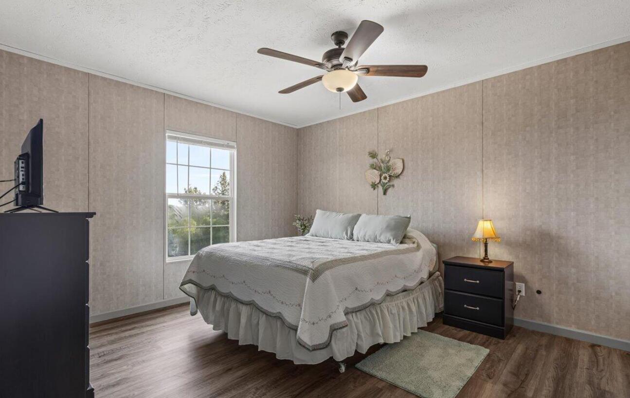 1540858 Property Photo 20