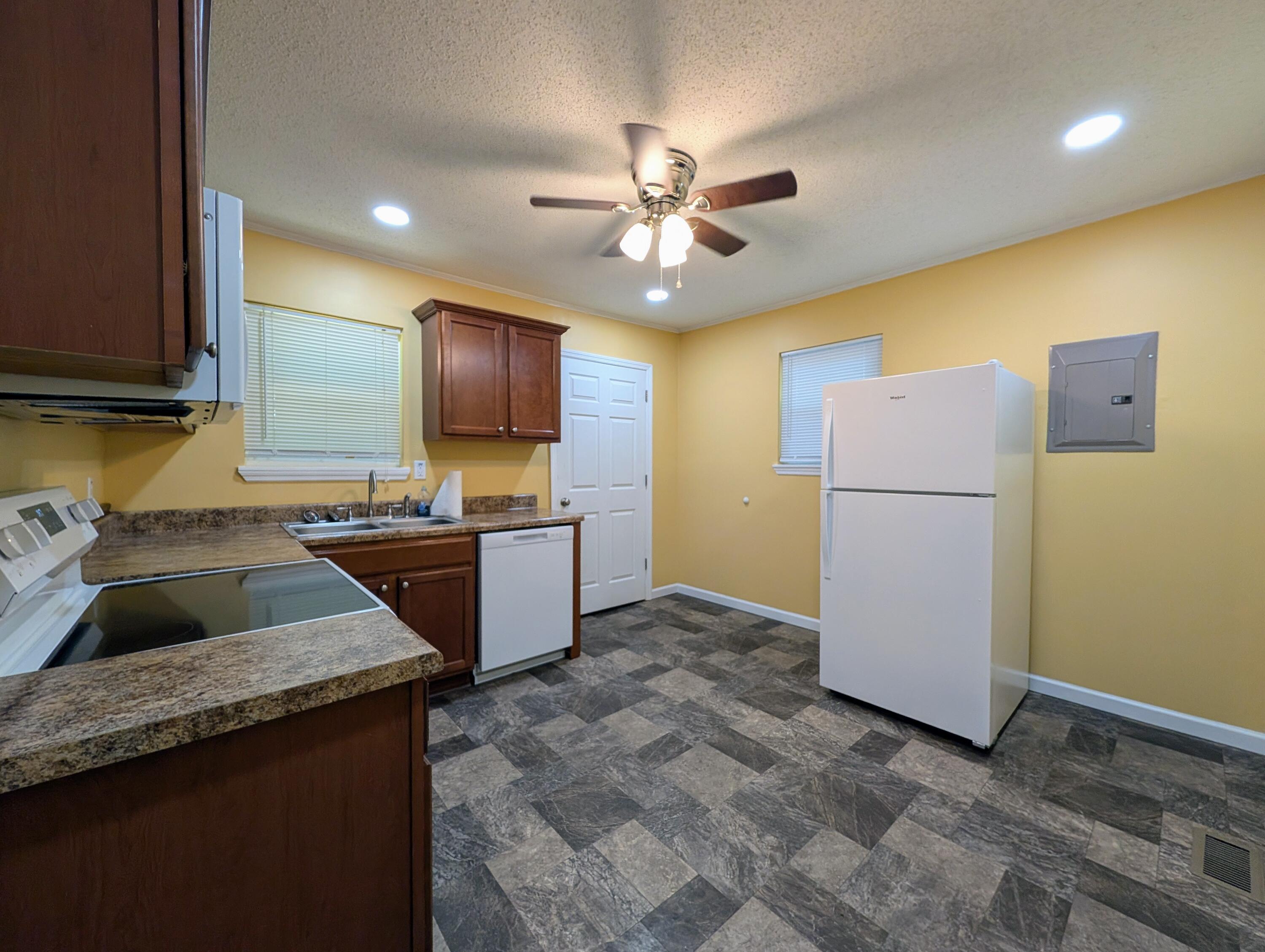125 Ne Dixie Drive Ne Property Photo 3