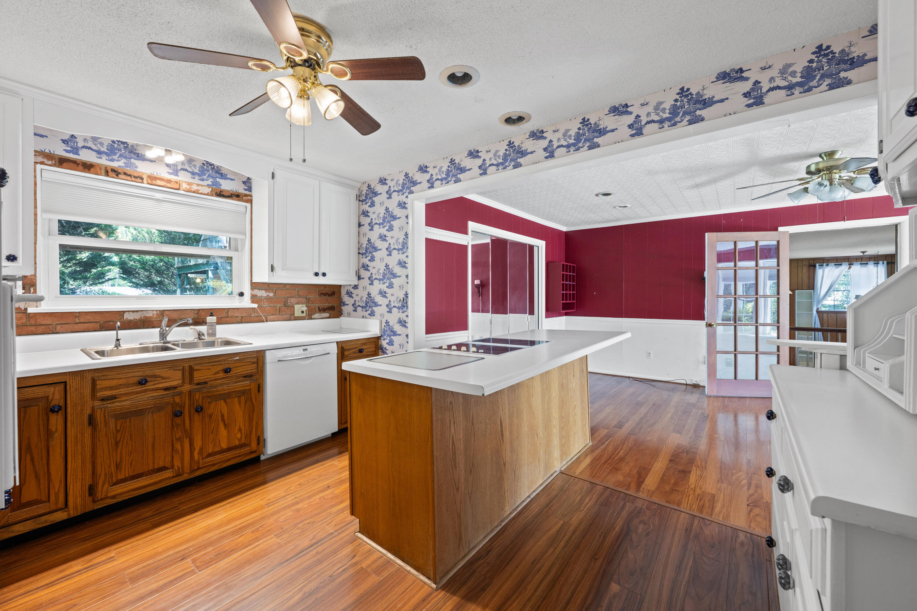 409 White Road Property Photo 12