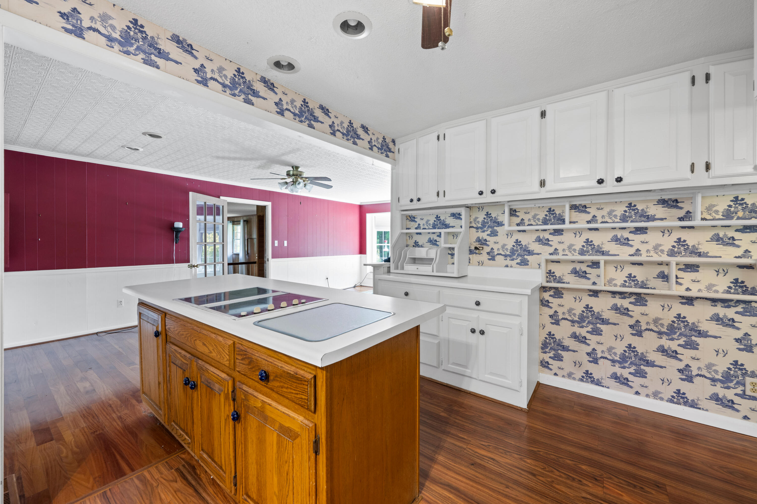 409 White Road Property Photo 14