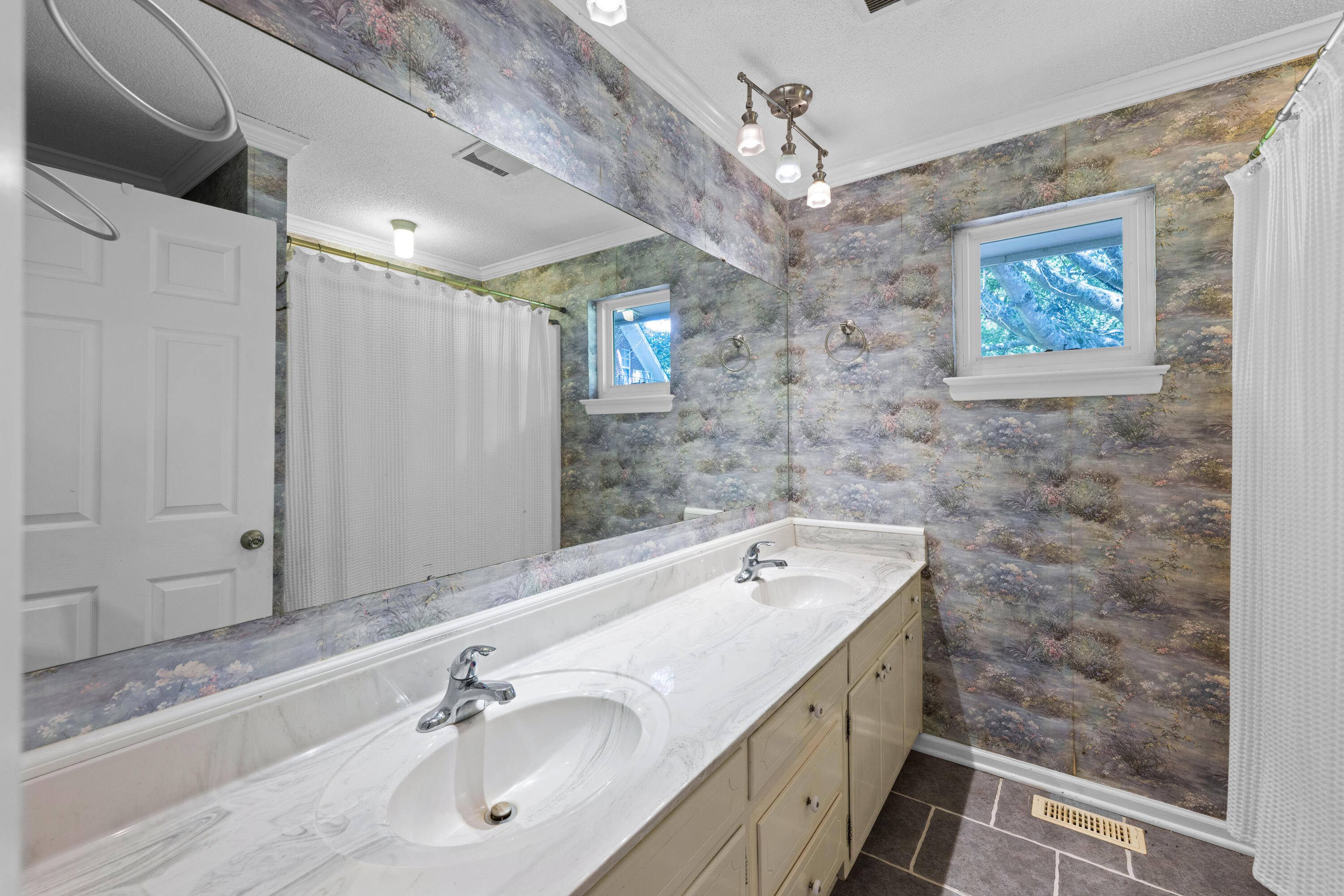 409 White Road Property Photo 21