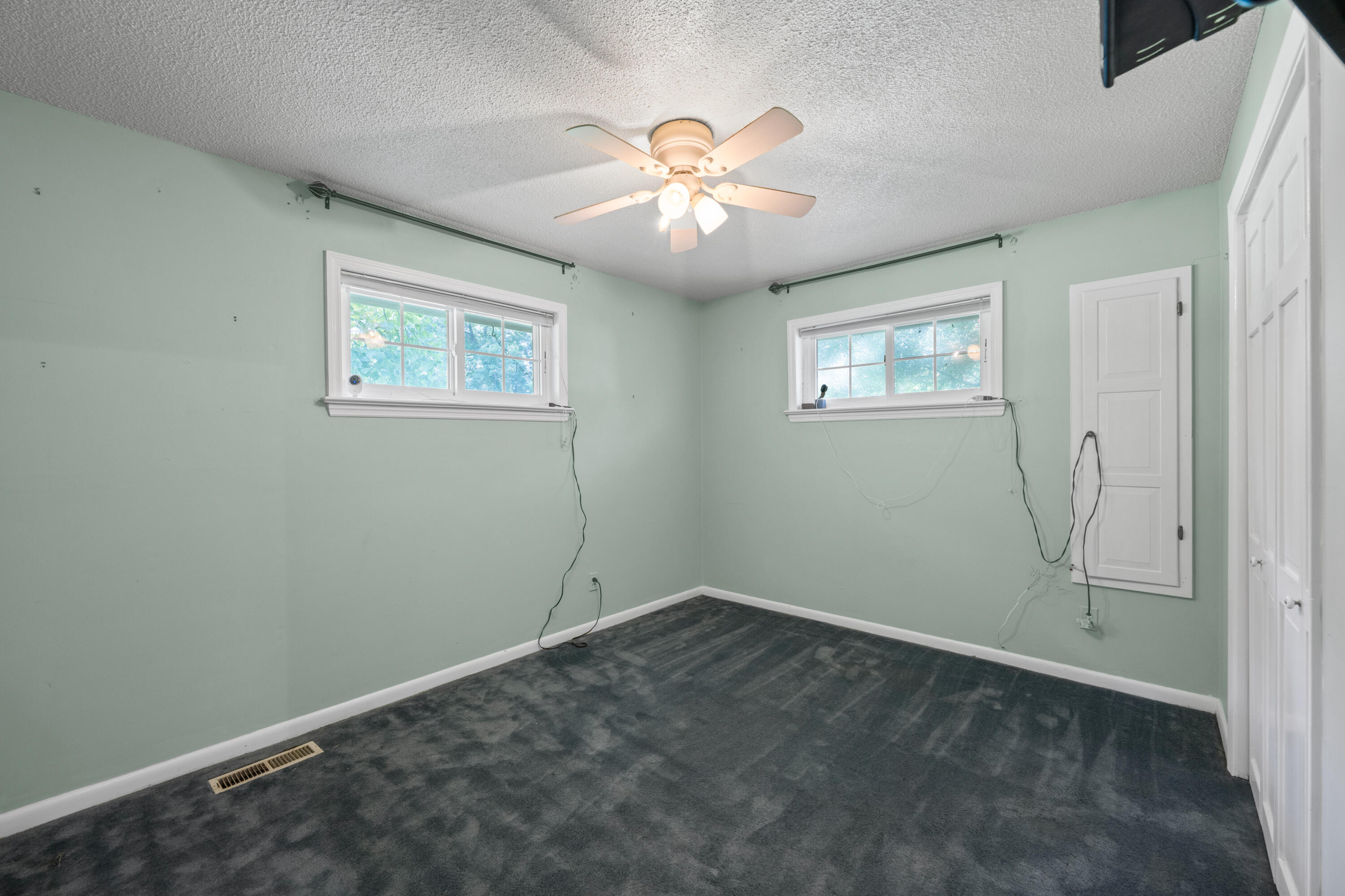 409 White Road Property Photo 26