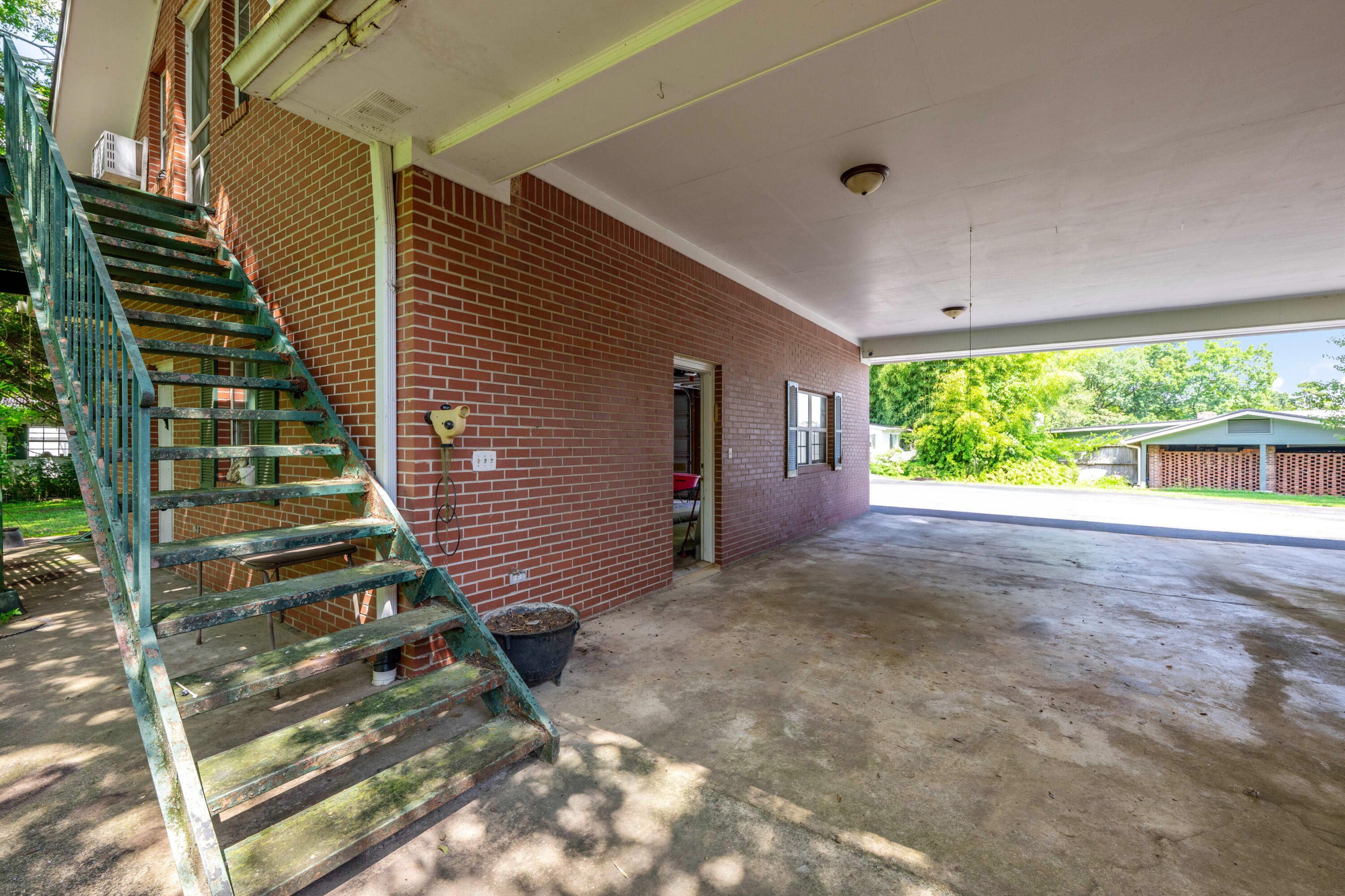 409 White Road Property Photo 31