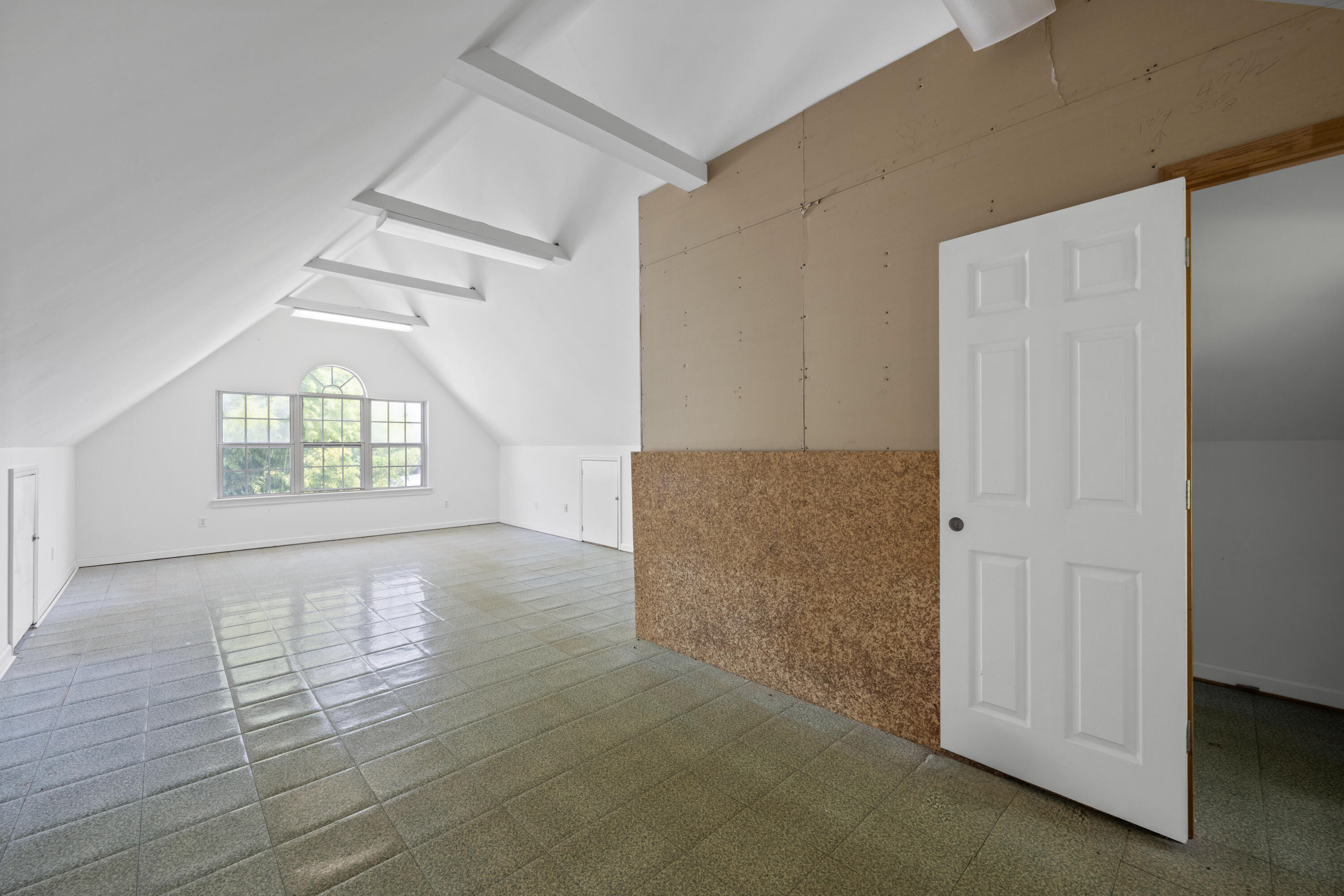 409 White Road Property Photo 32