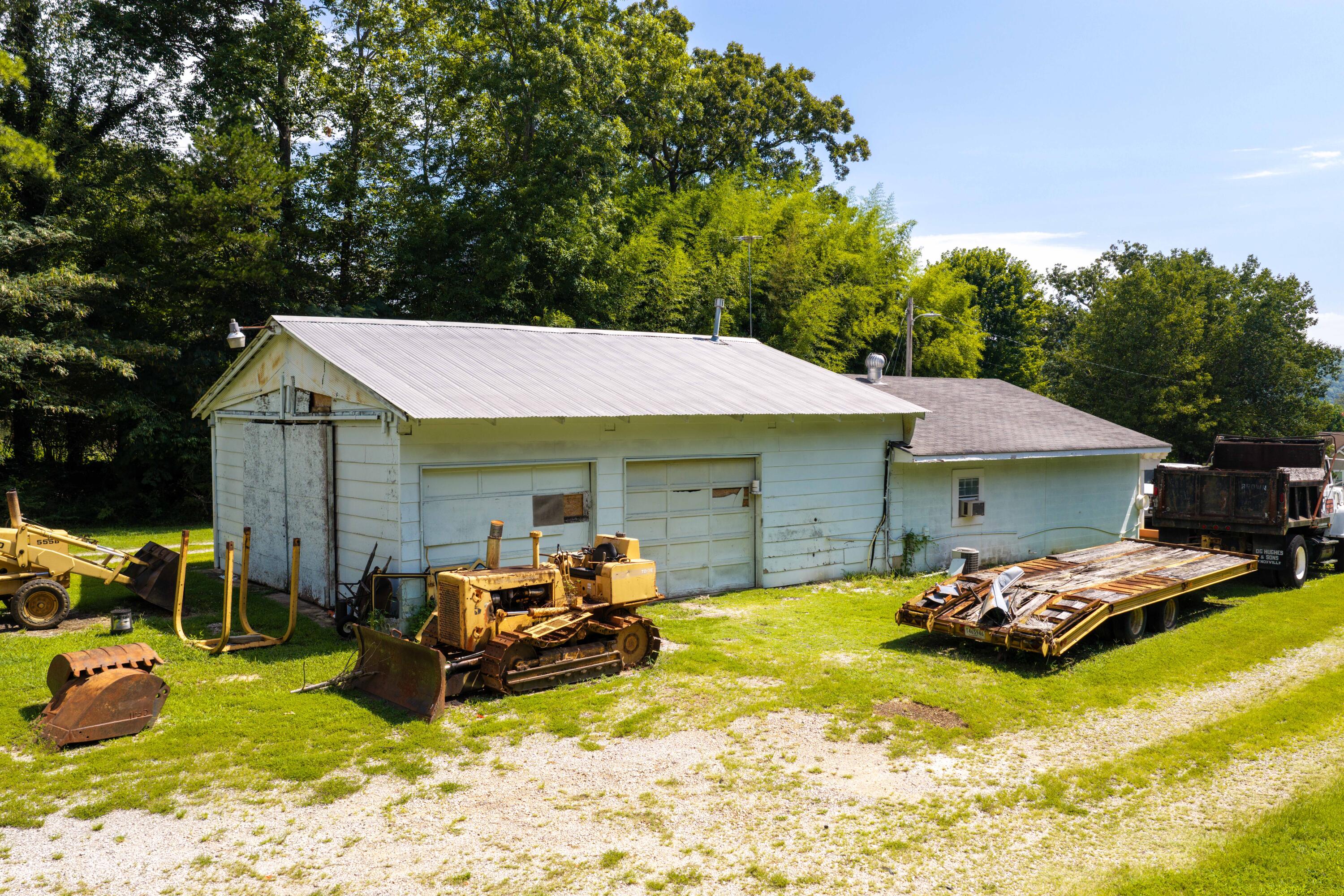 409 White Road Property Photo 43