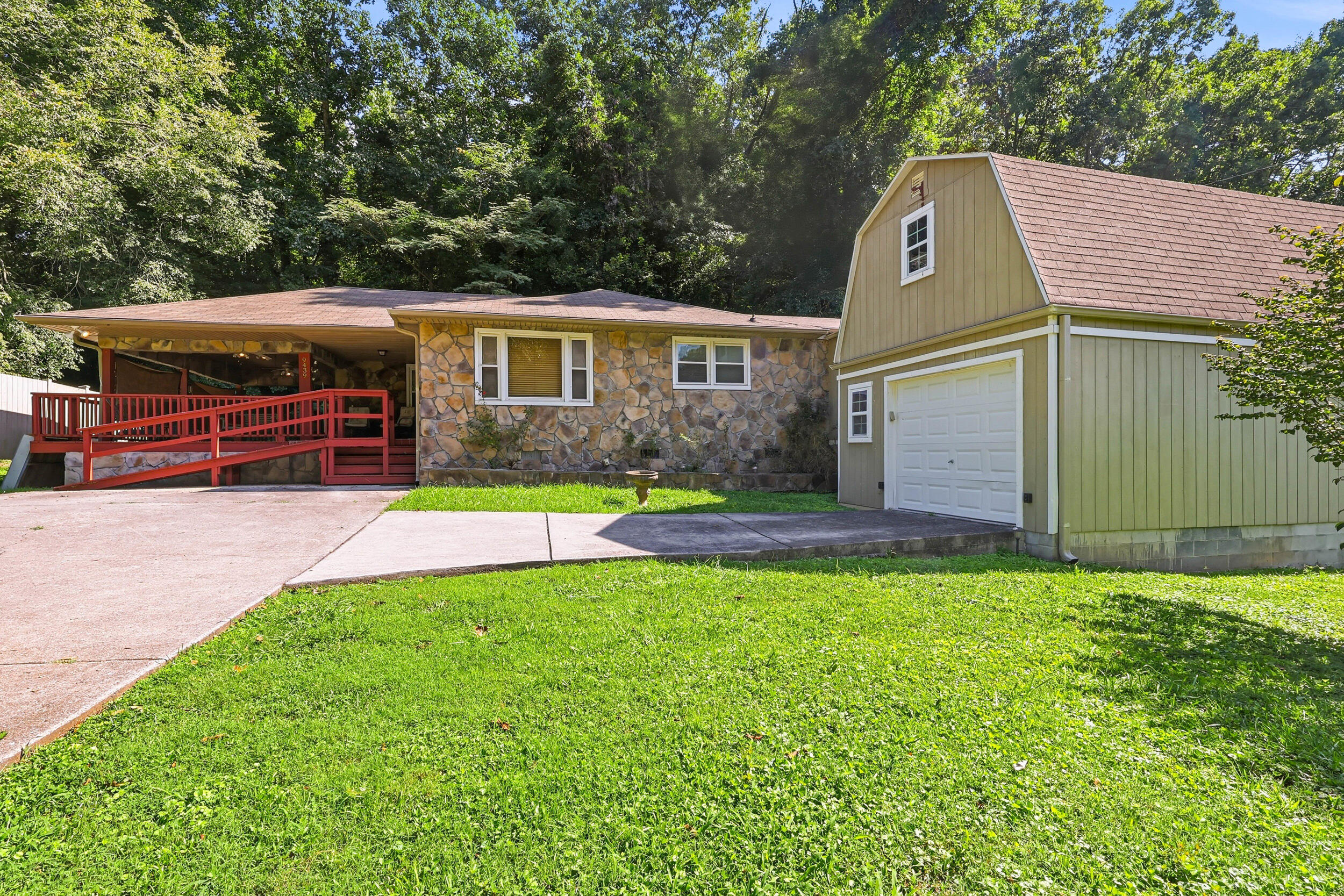 9439 E Brainerd Road Property Photo 1