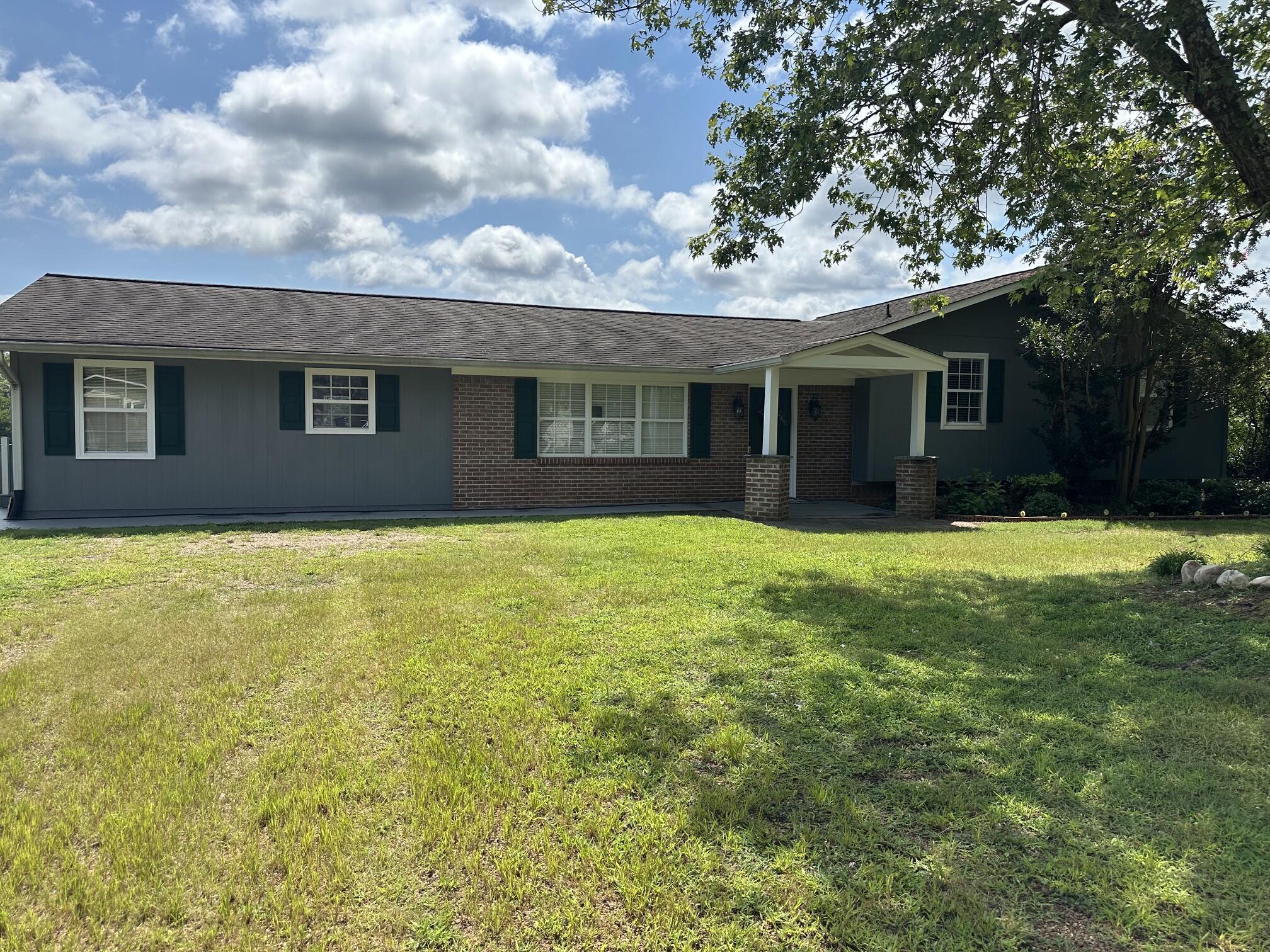 430 Lakeview Drive Property Photo 1