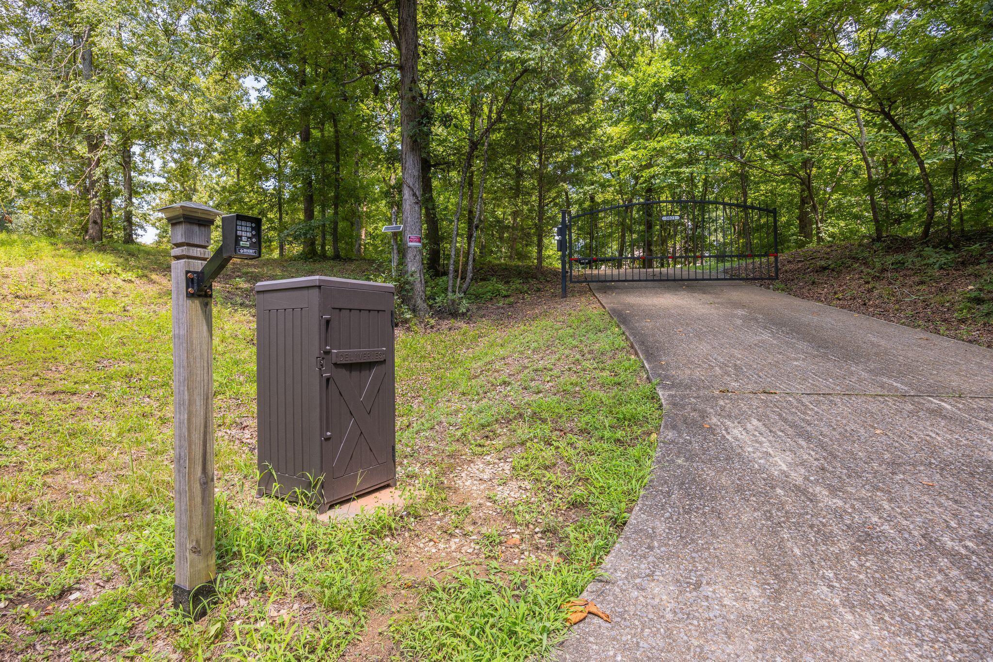 5021 Parkerson Road Property Photo 3