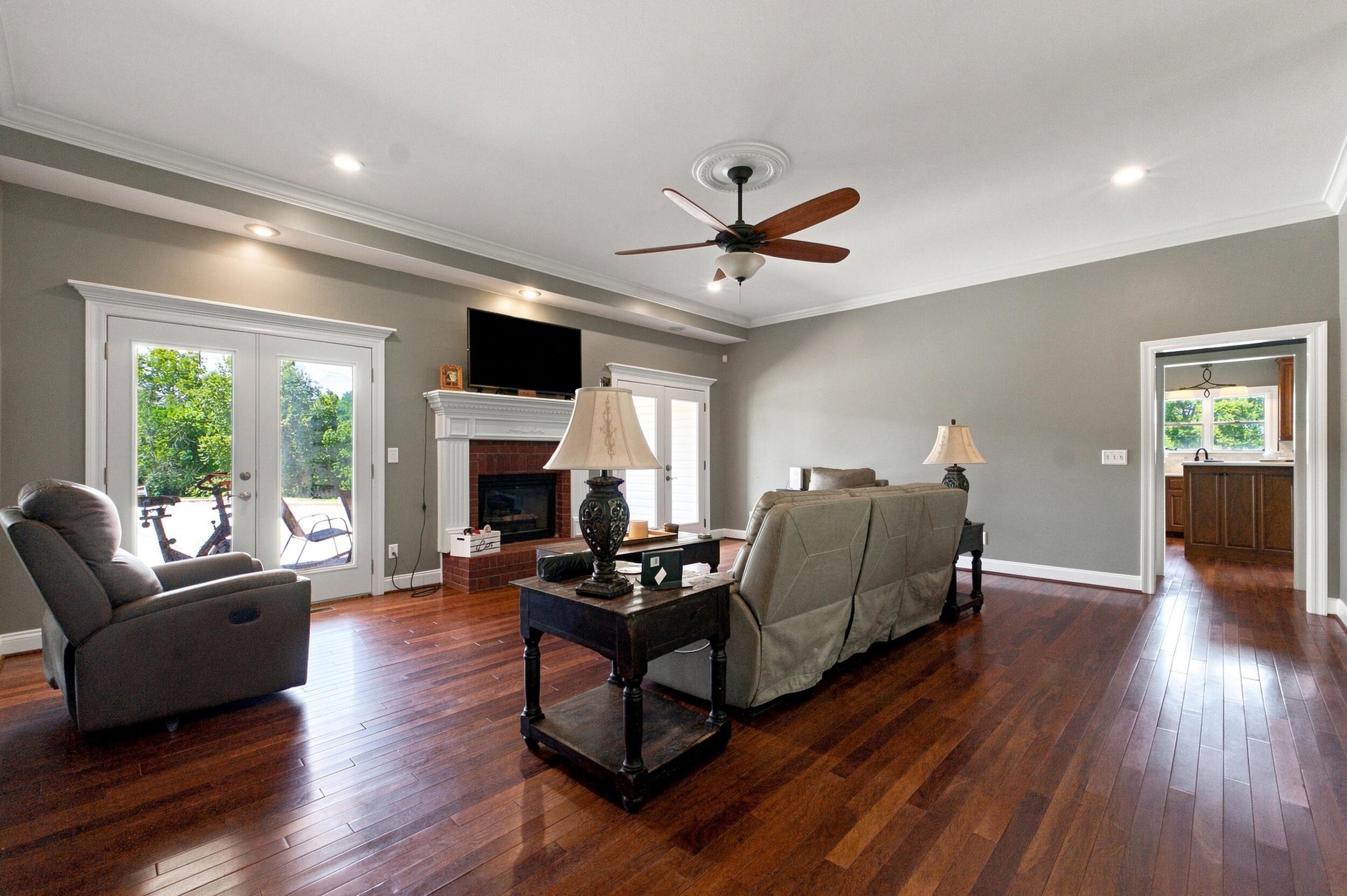 937 Creek Road Property Photo 10