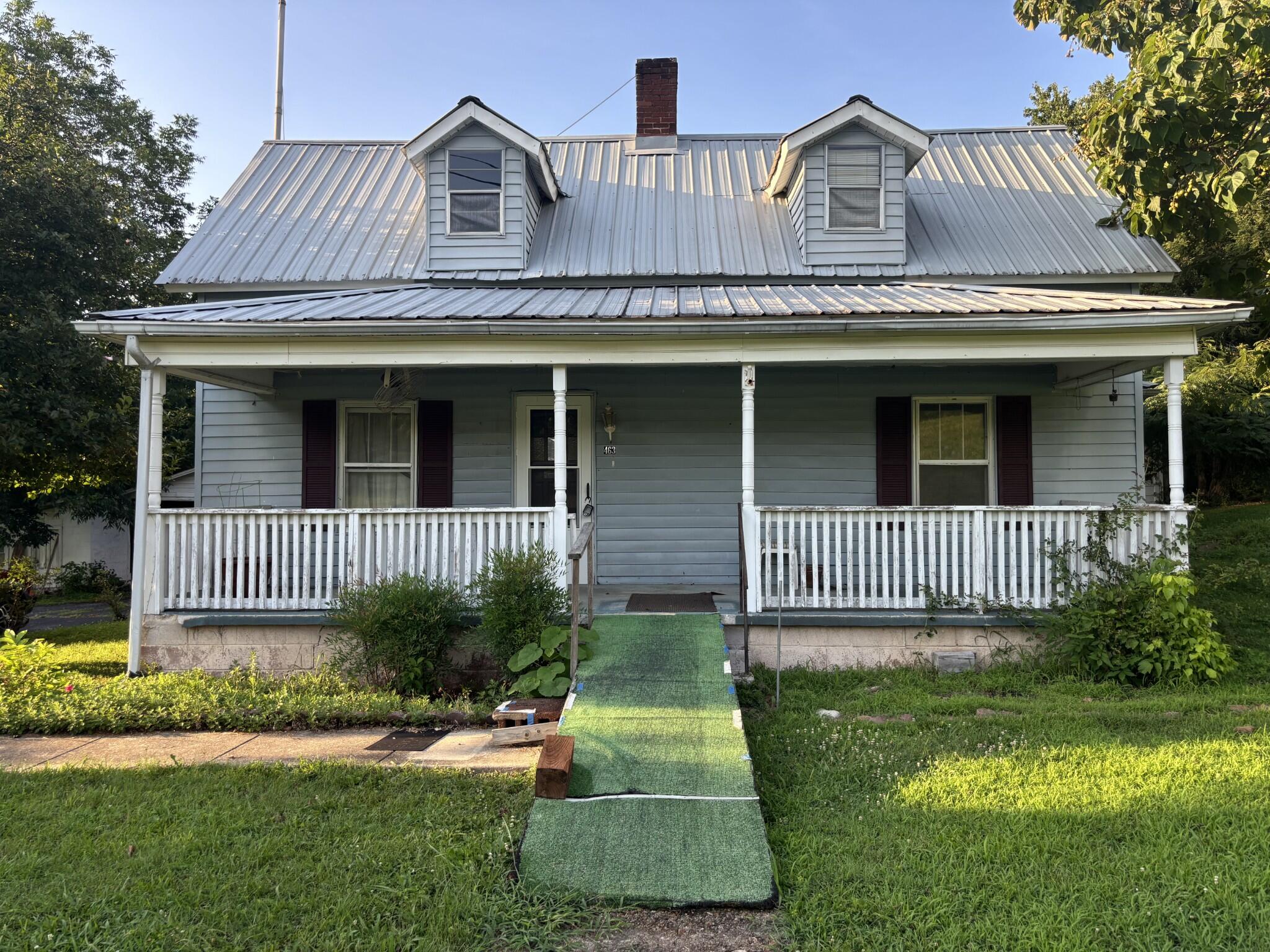 463 E Illinois Avenue Property Photo 1
