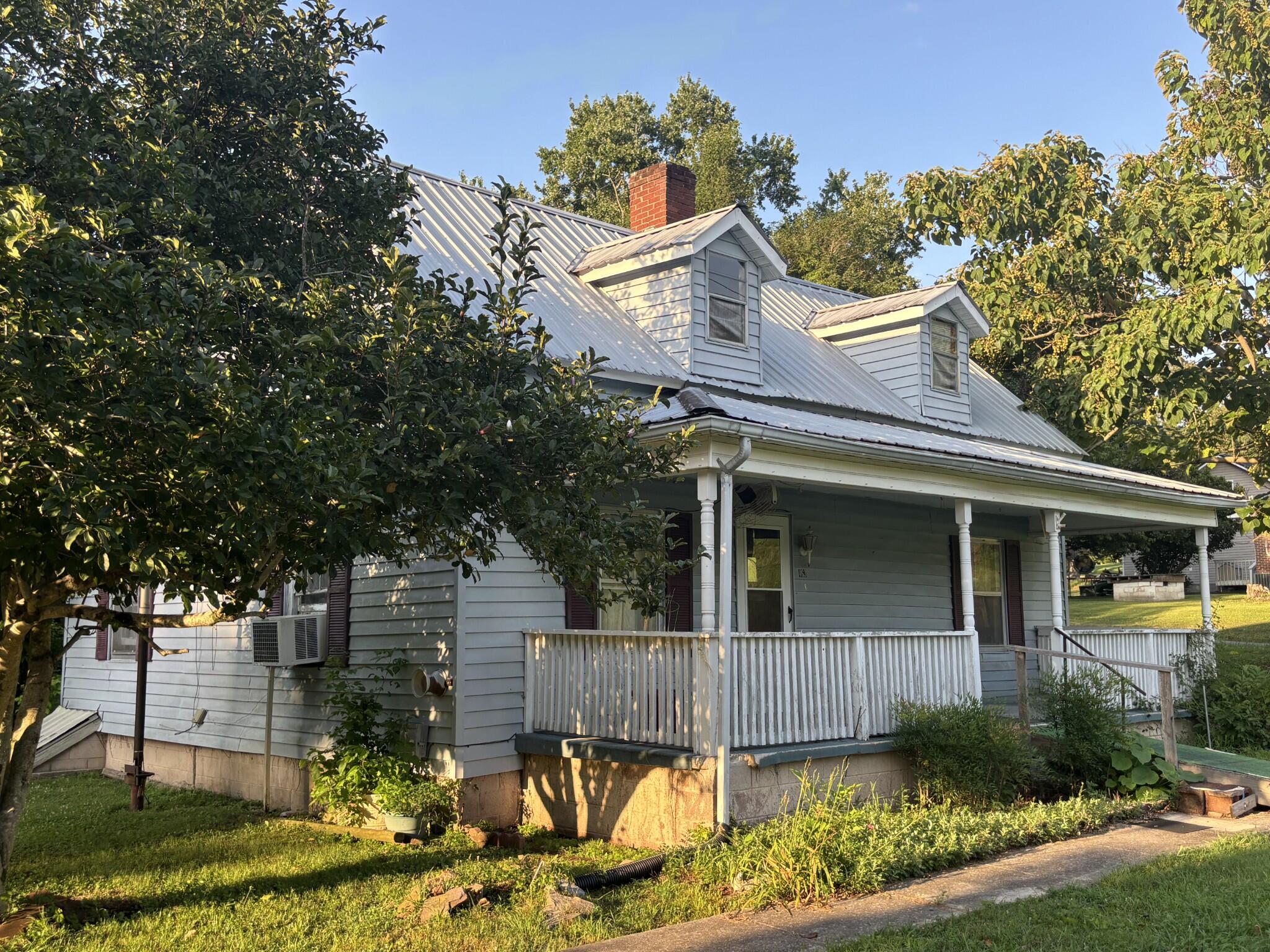 463 E Illinois Avenue Property Photo 2