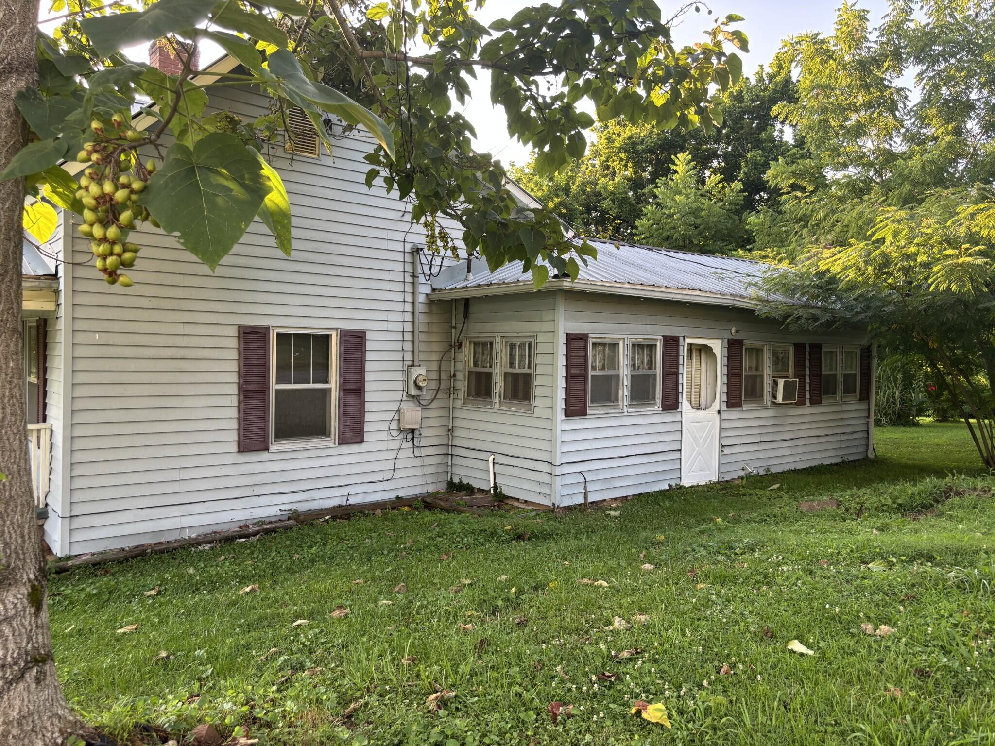 463 E Illinois Avenue Property Photo 3