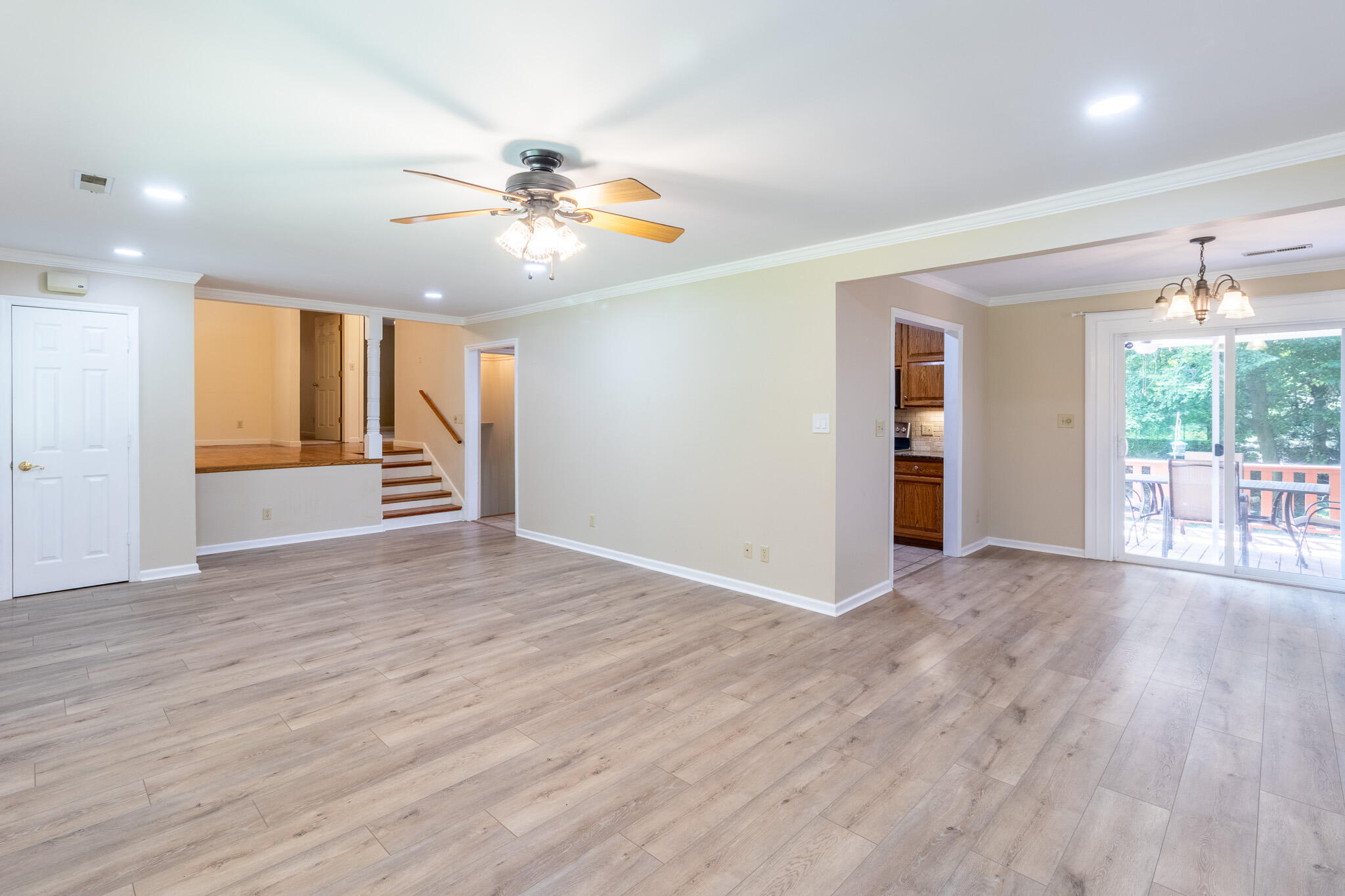 1515 Crestway Drive Property Photo 6