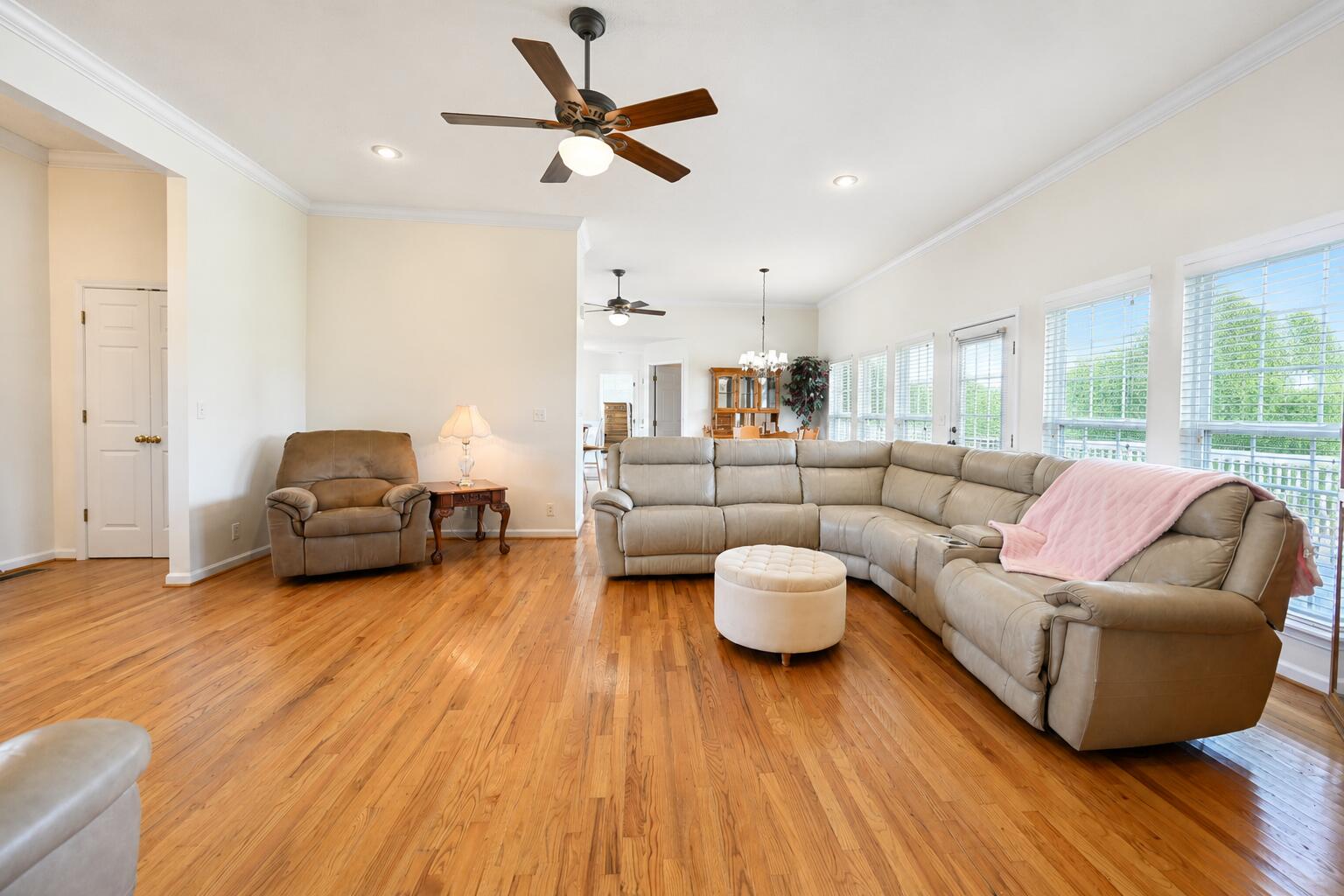 586 Sunset Drive Property Photo 2