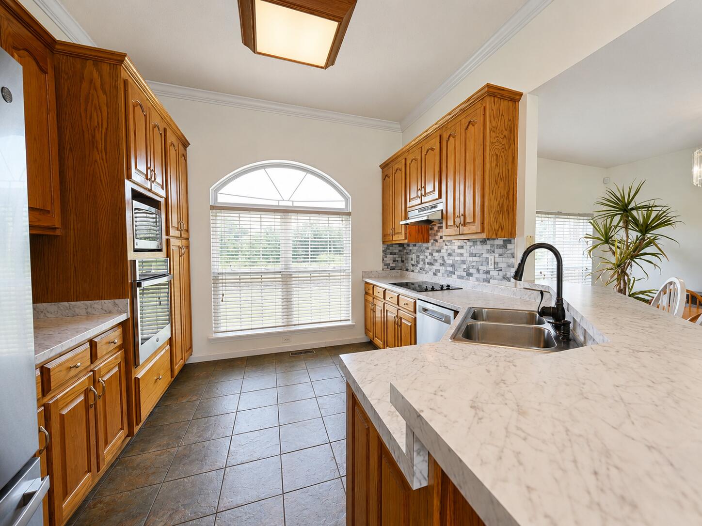586 Sunset Drive Property Photo 3
