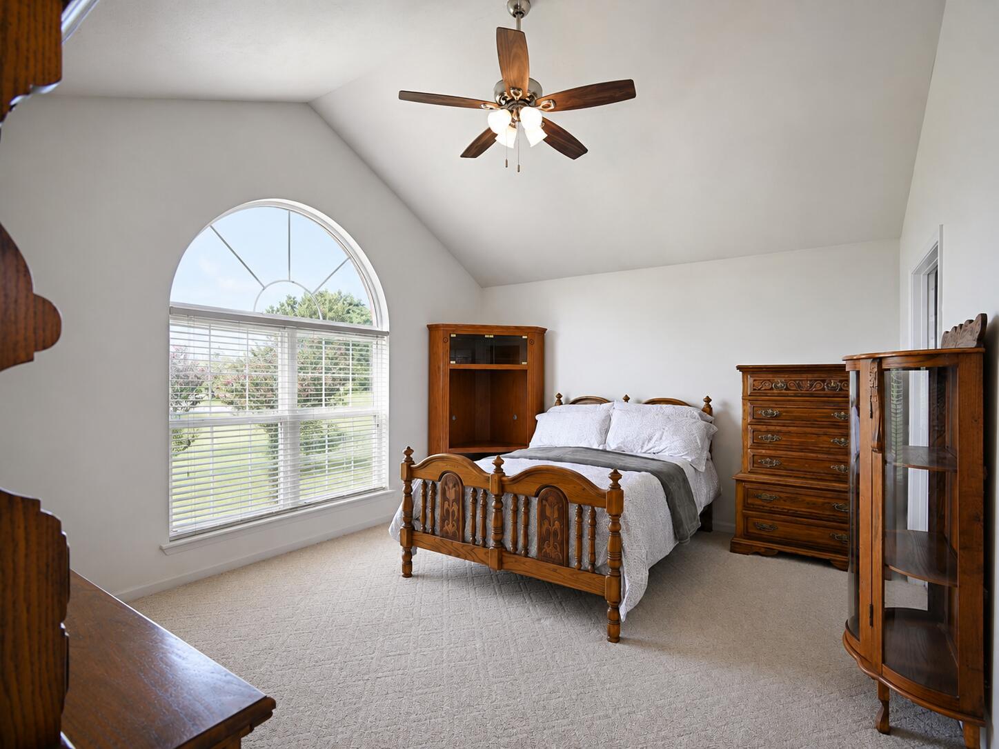 586 Sunset Drive Property Photo 4