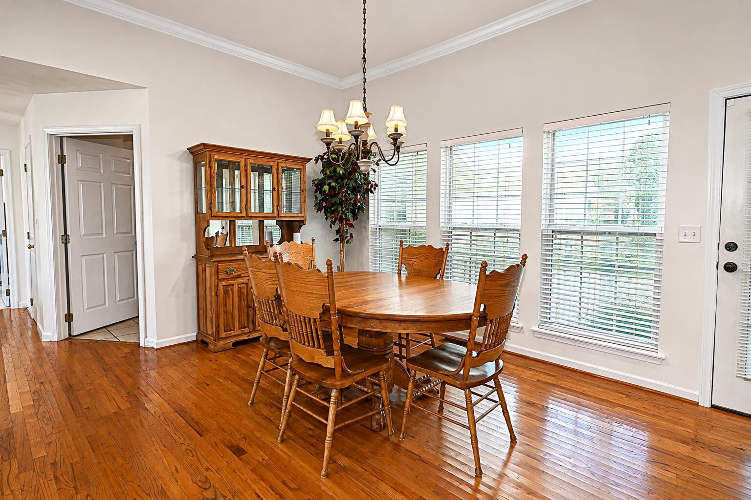 586 Sunset Drive Property Photo 16