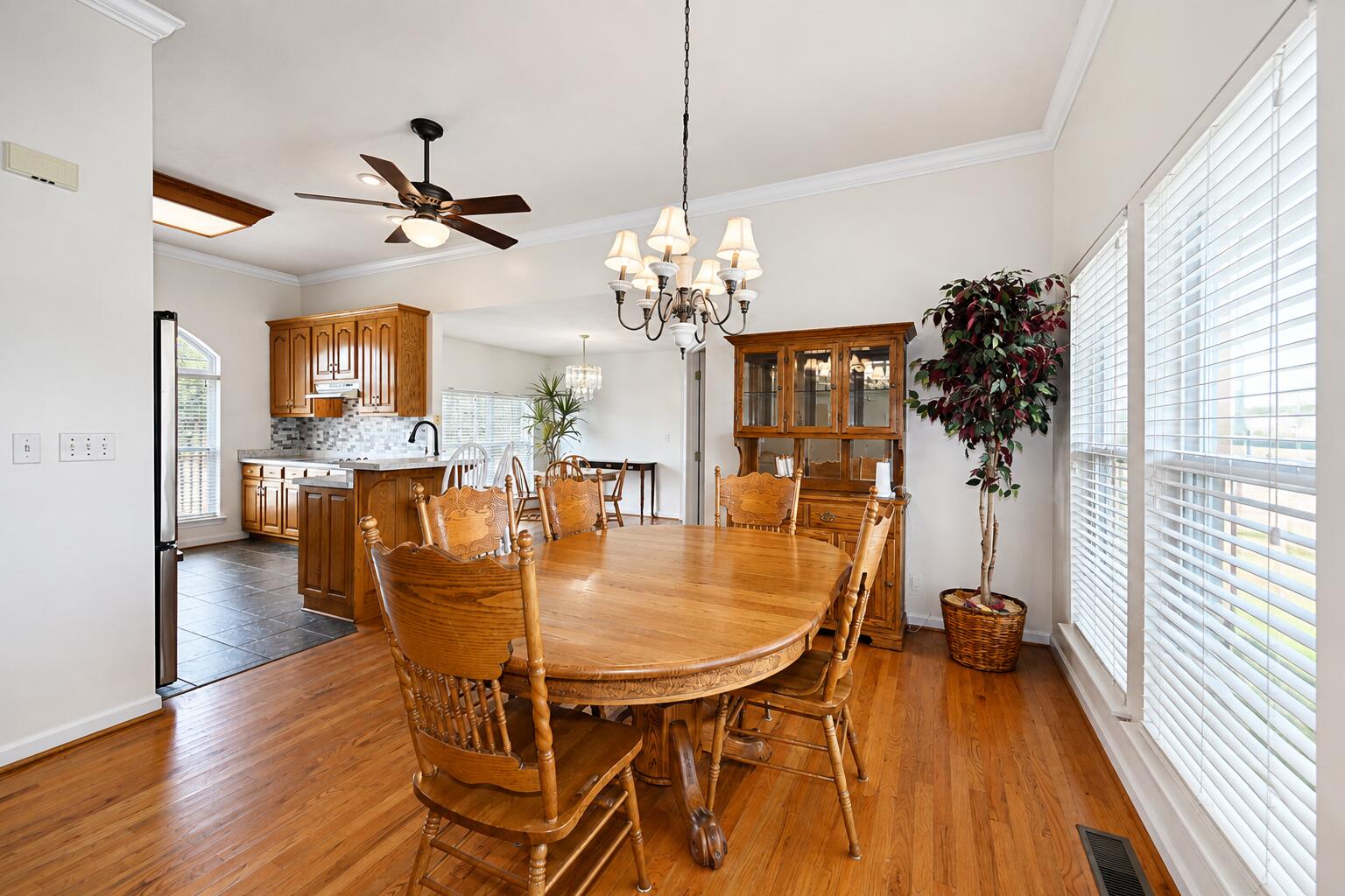 586 Sunset Drive Property Photo 17