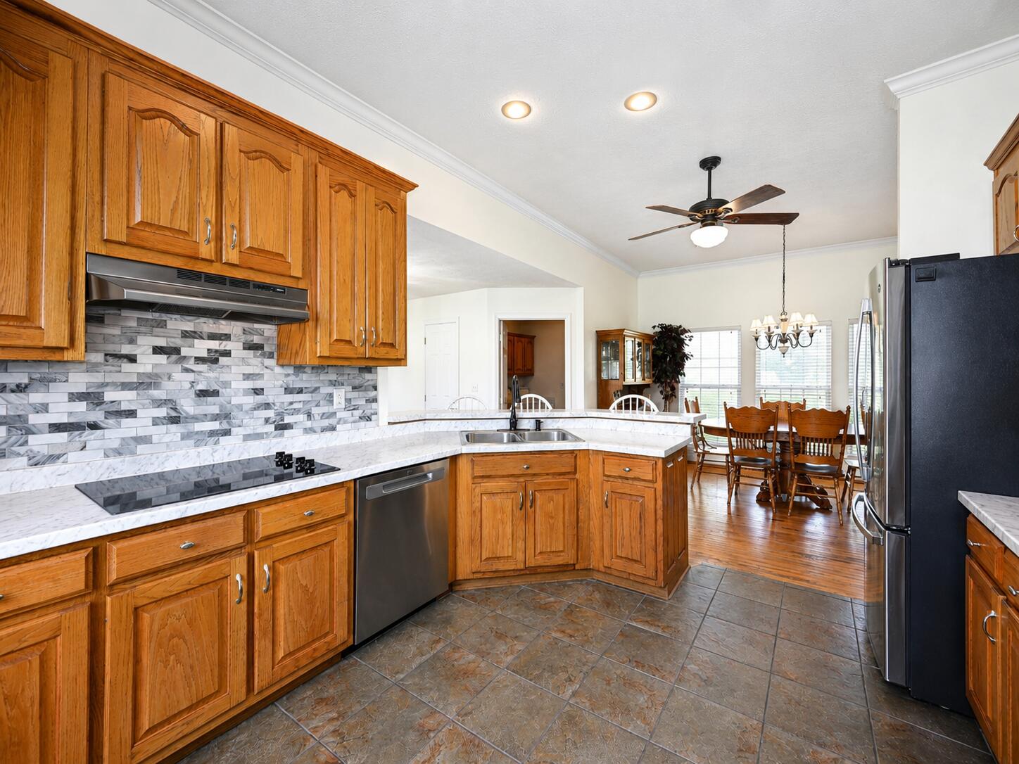 586 Sunset Drive Property Photo 22