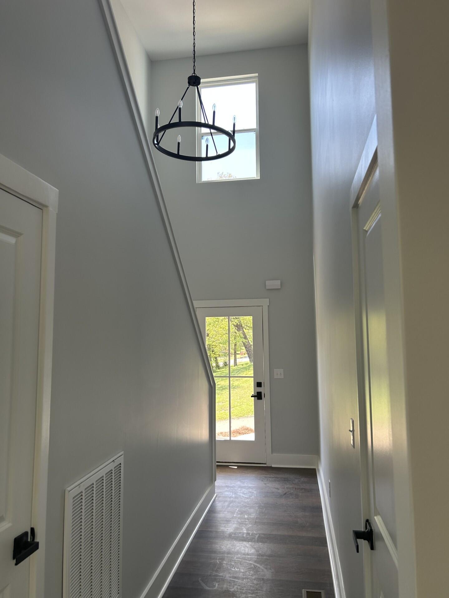 539 Tree Top Lane Property Photo 3