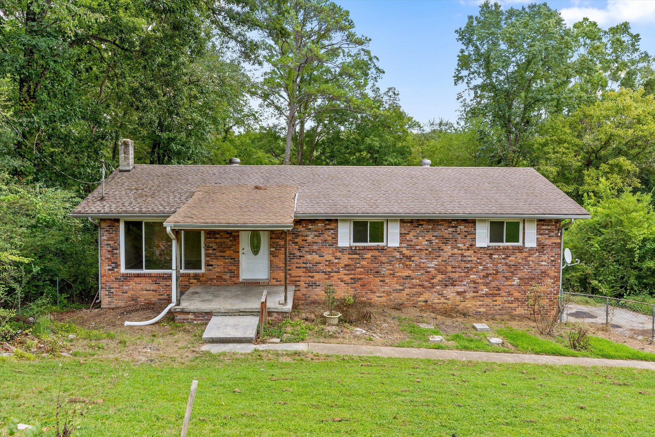 1128 Iris Drive