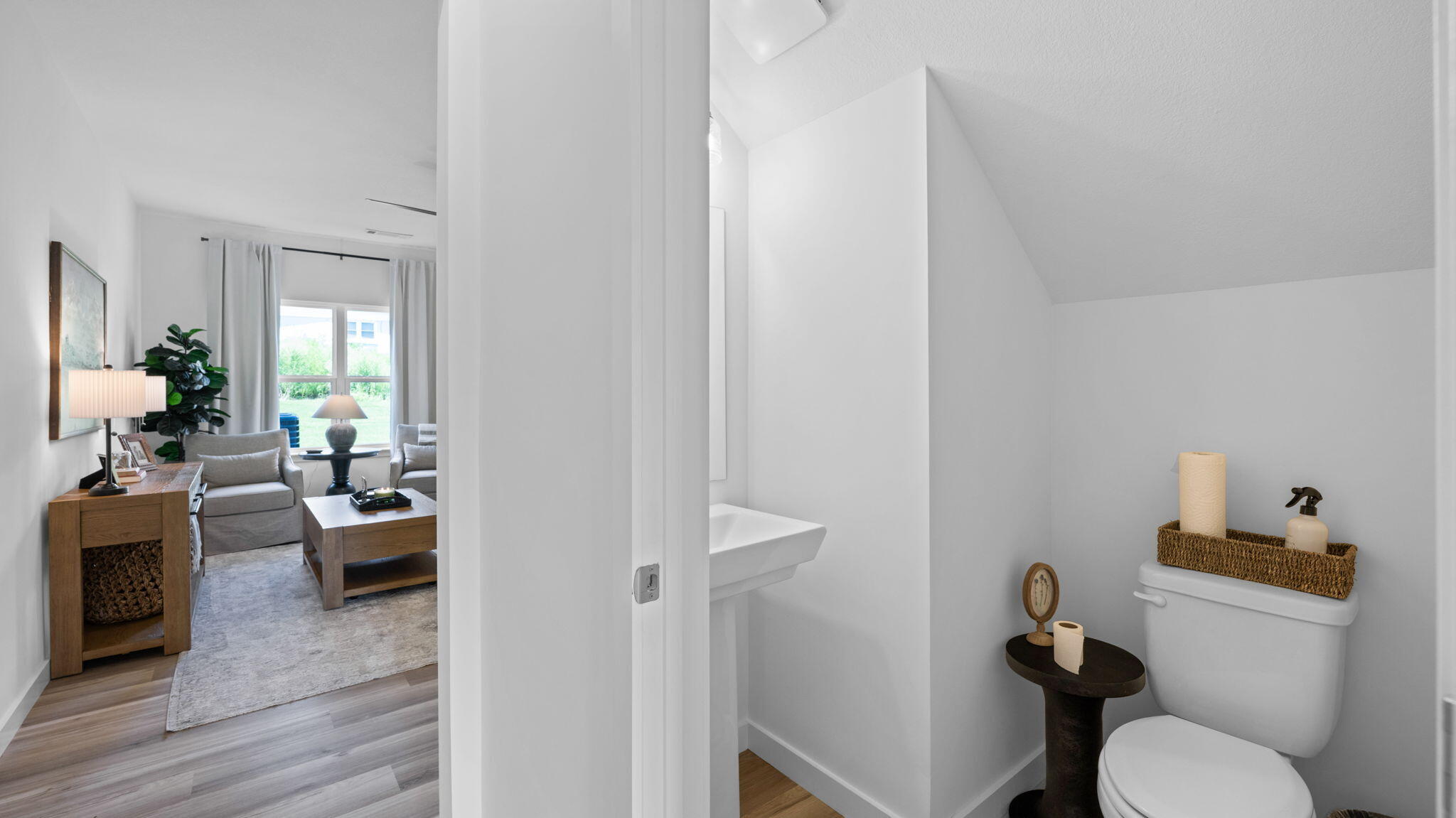 171 Graham Ave Property Photo 4