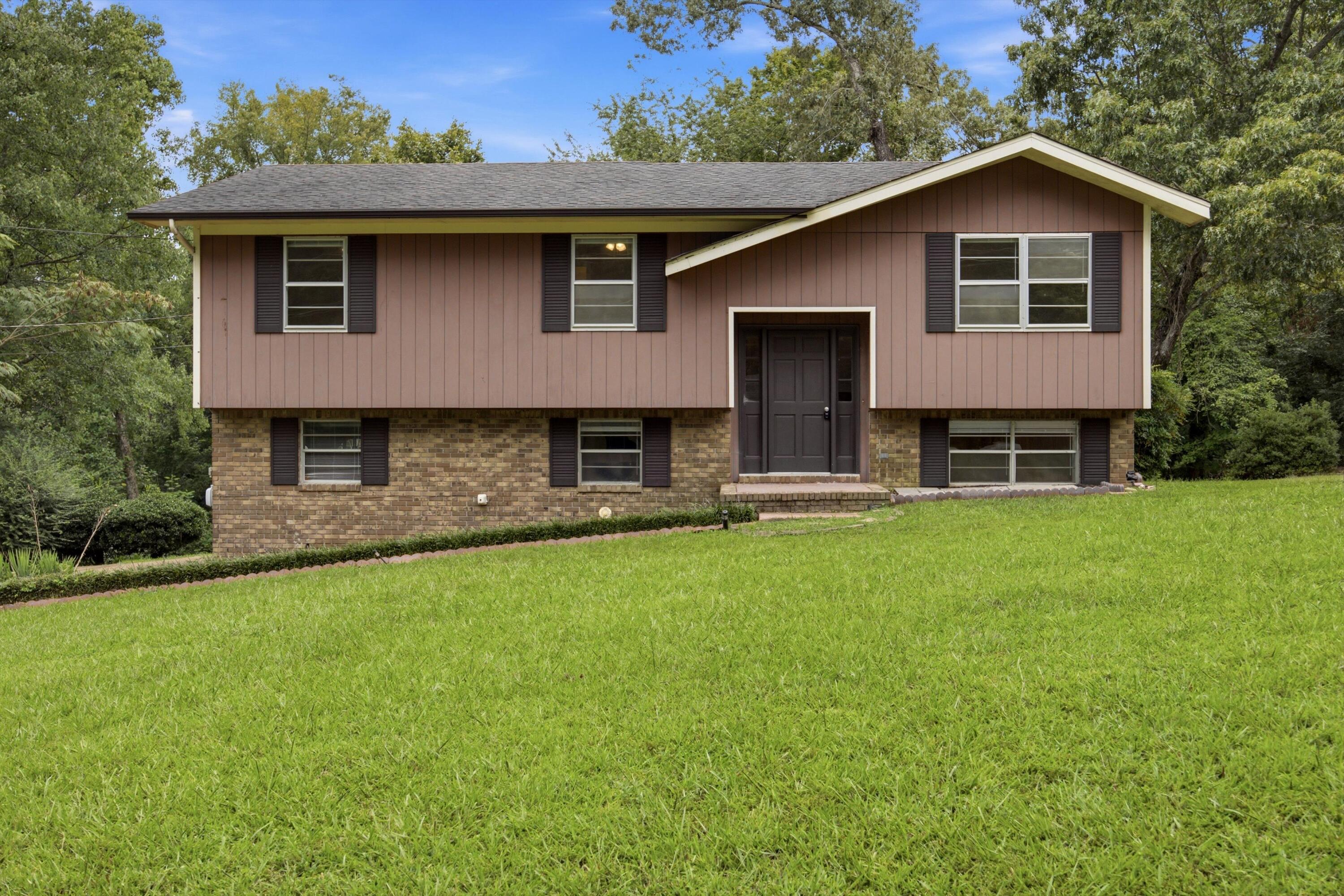 1032 Hillcrest Road Property Photo 1