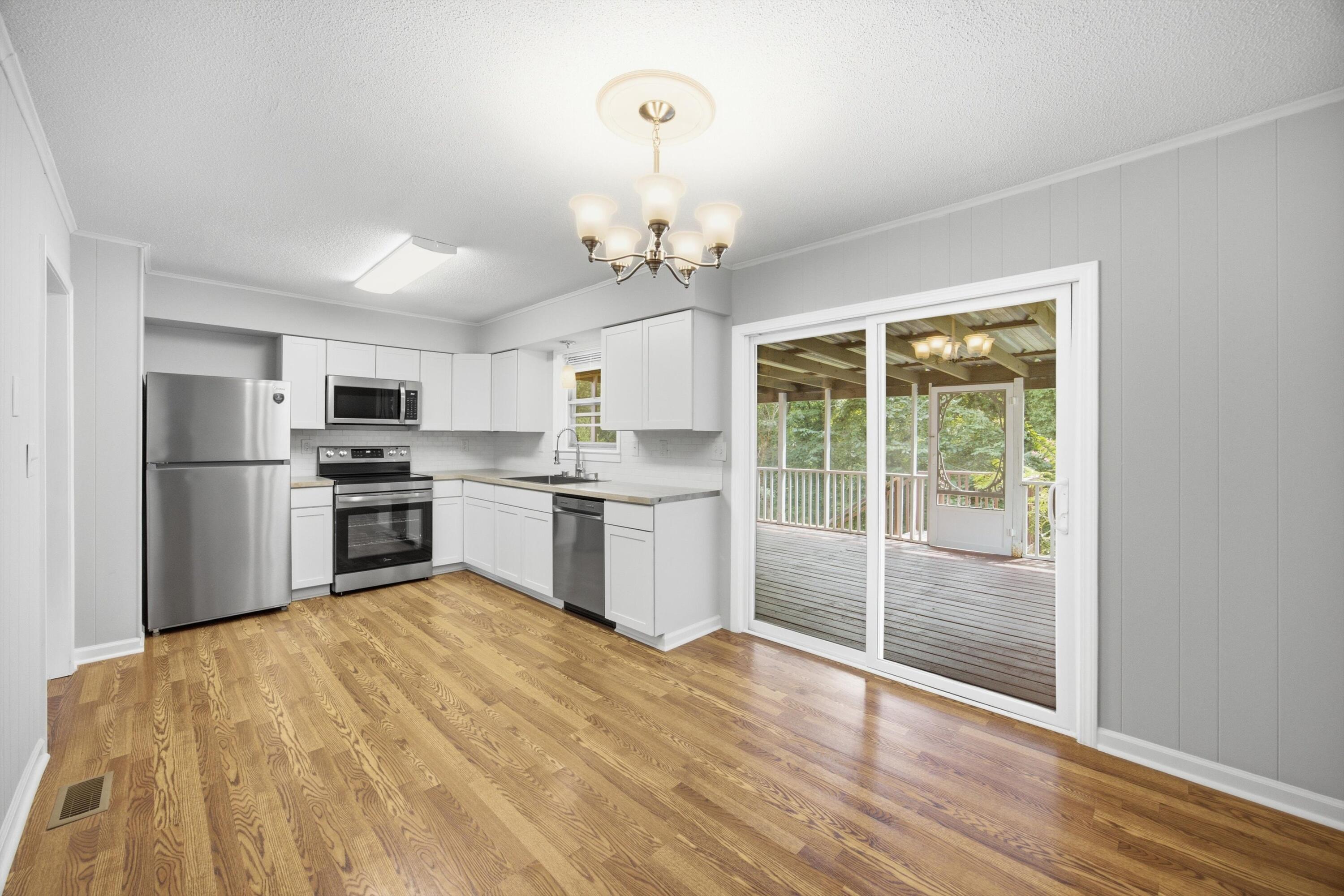 1032 Hillcrest Road Property Photo 3