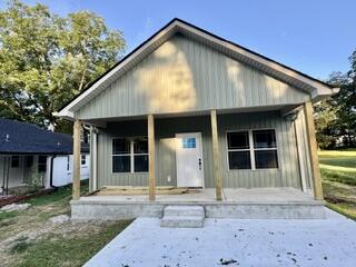 406 Hall Street Property Photo 2